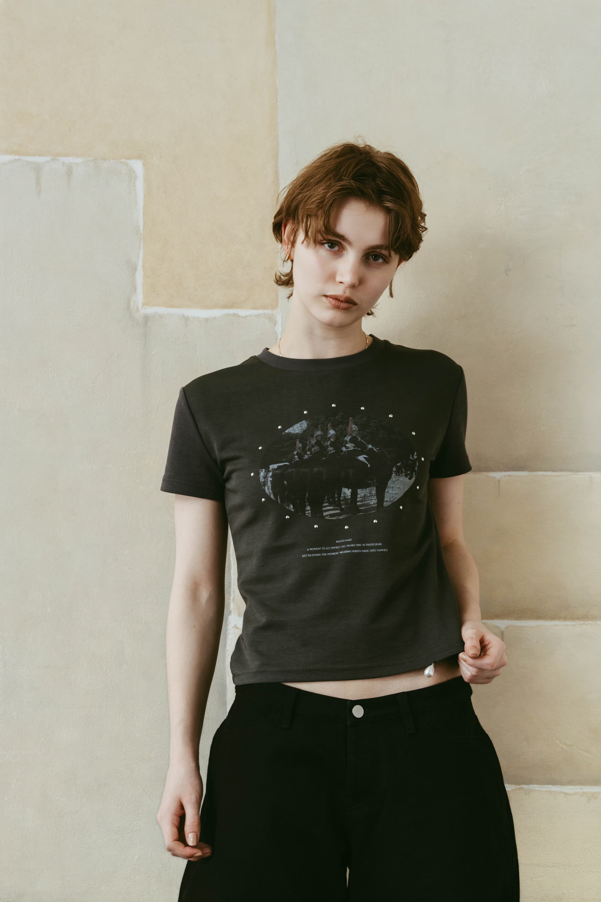 studded compact tee/charcoal