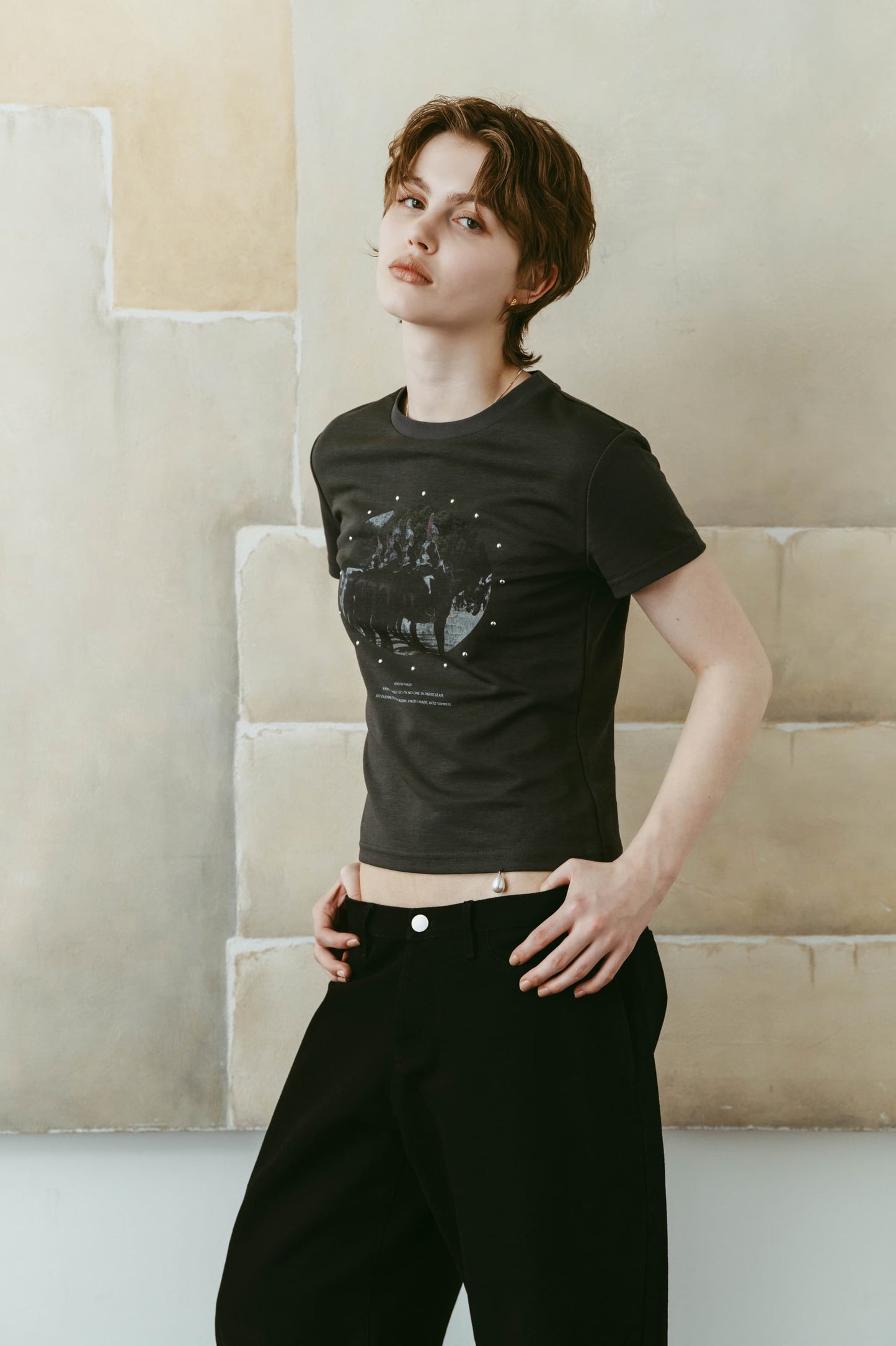 studded compact tee/charcoal