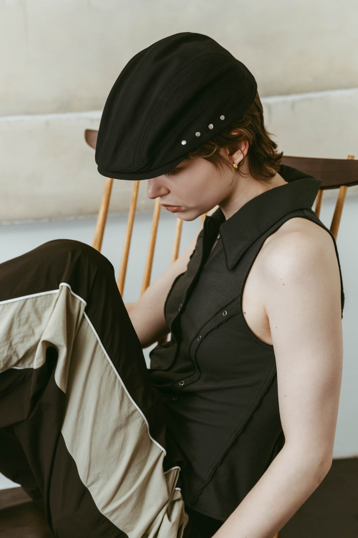 studded hunting cap/black