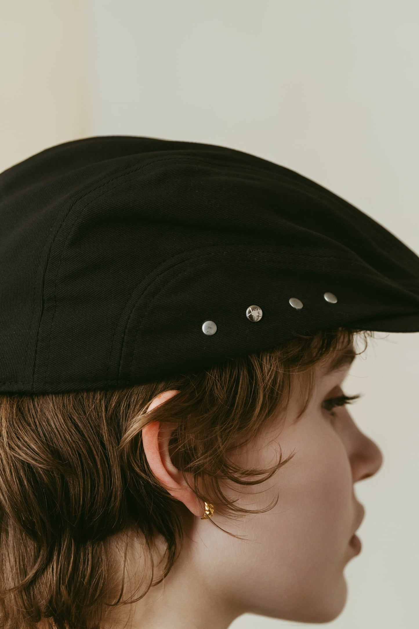 studded hunting cap/black
