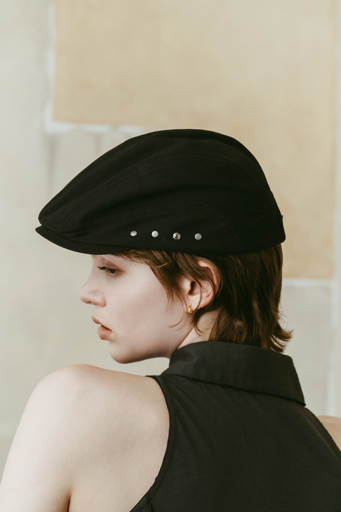 studded hunting cap/black