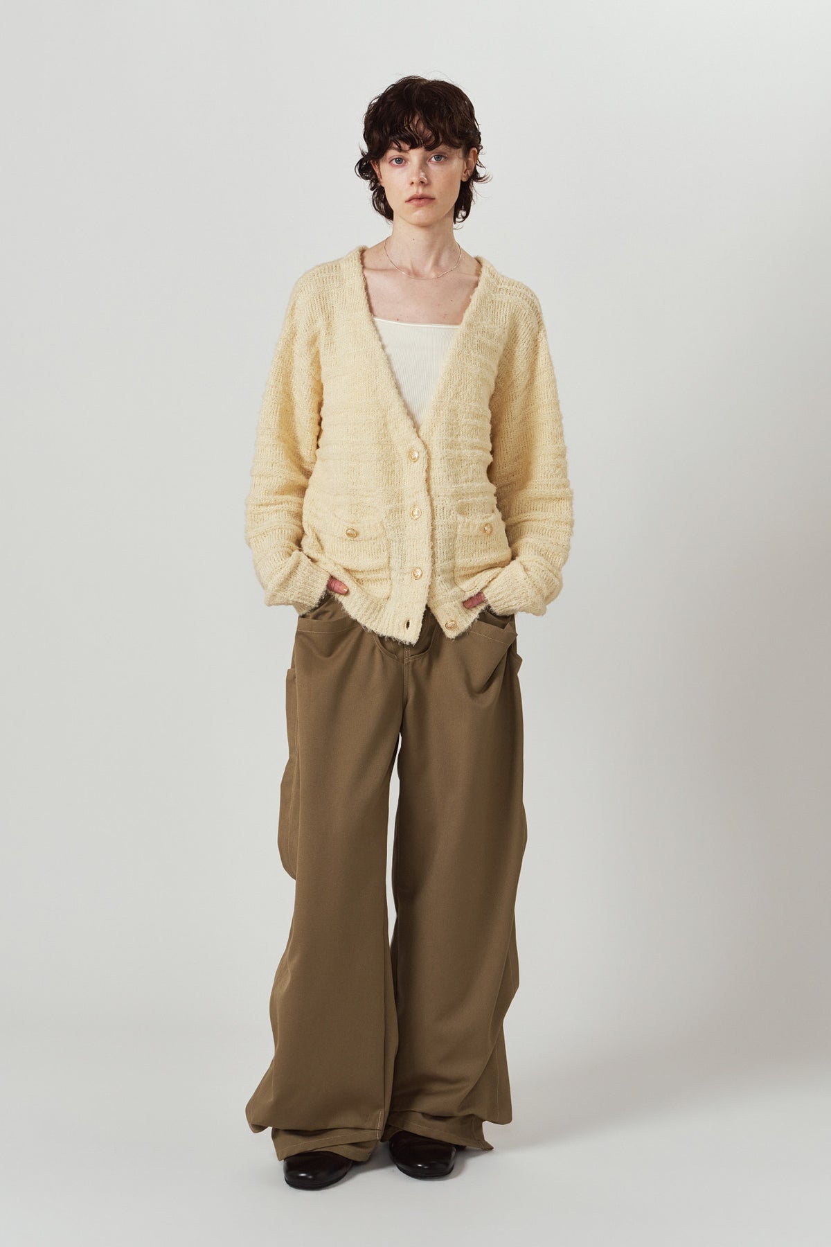 gold button trad cardigan/cream