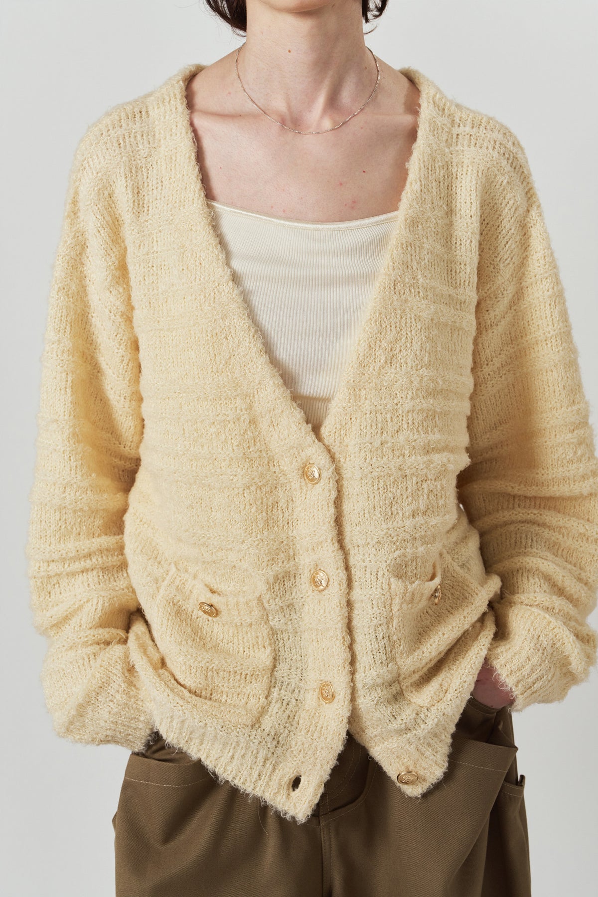 gold button trad cardigan/cream