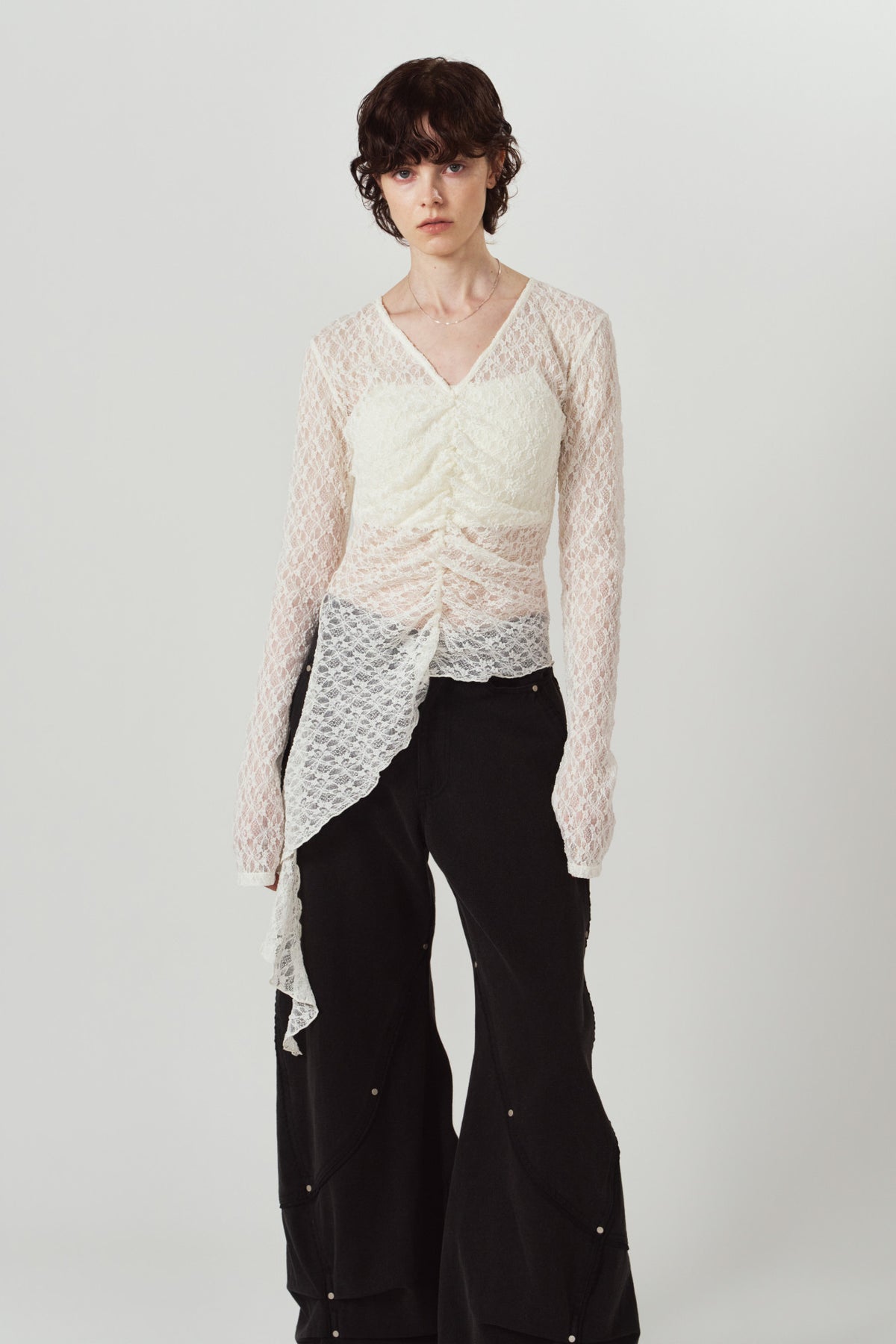 lace gathered top/white