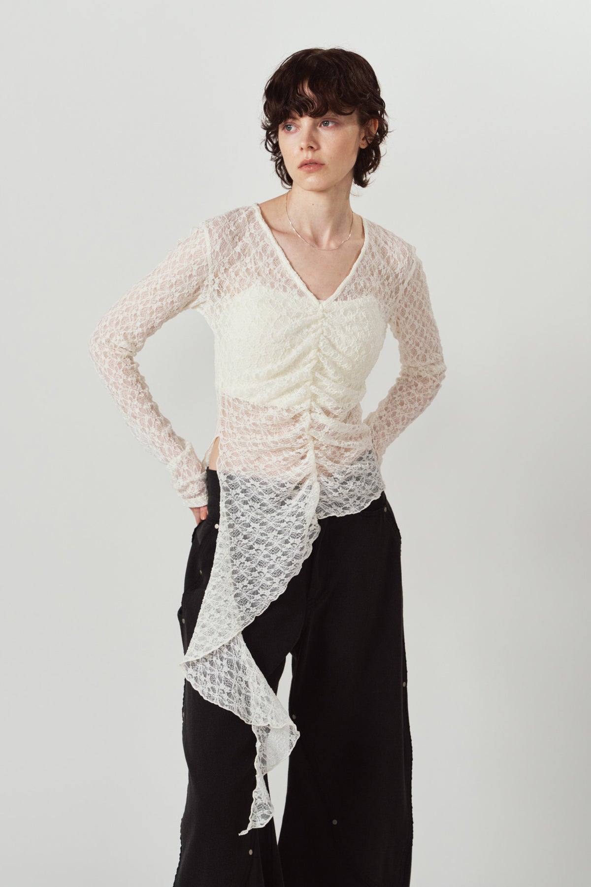 lace gathered top/white