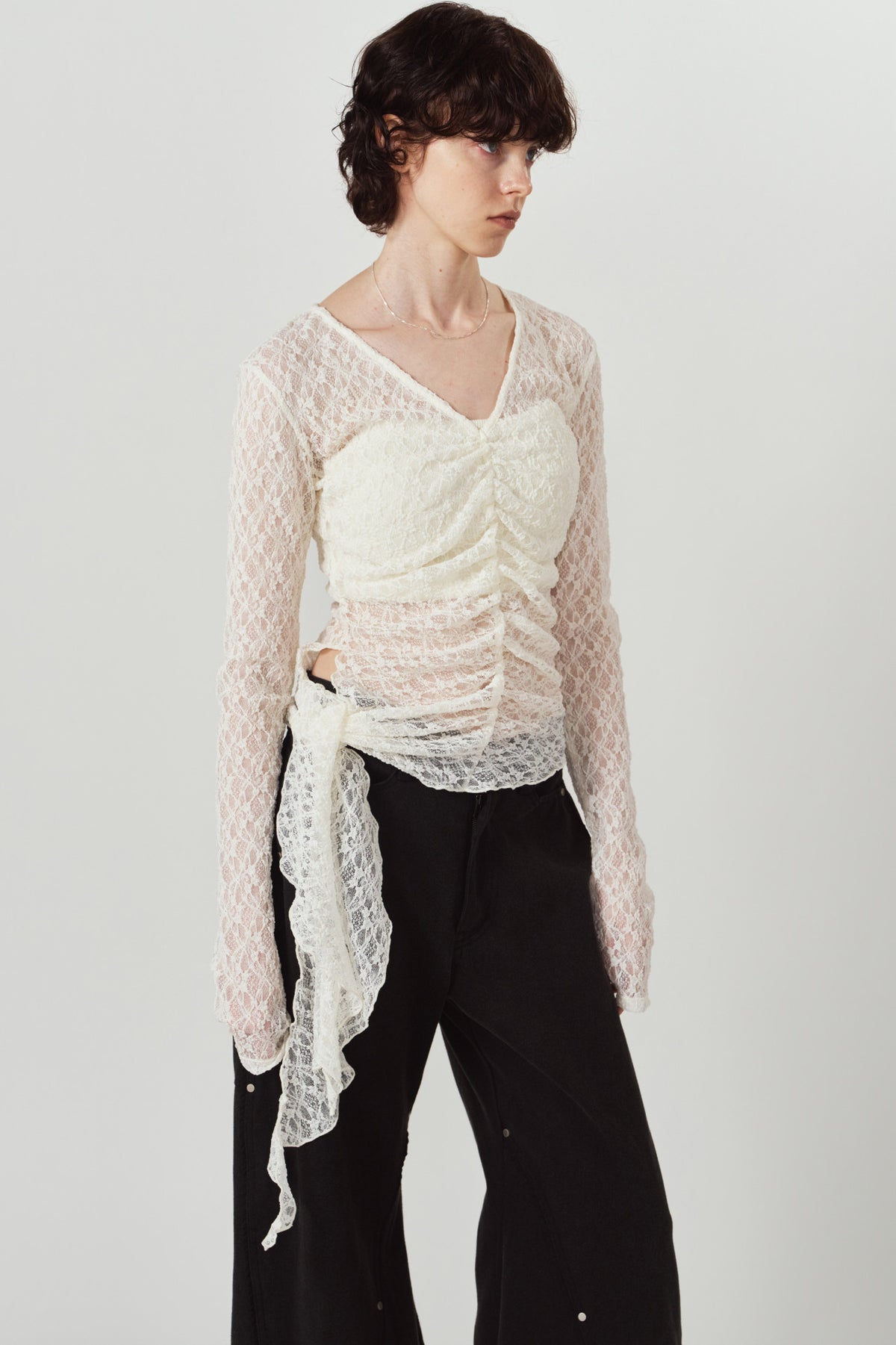 lace gathered top/white