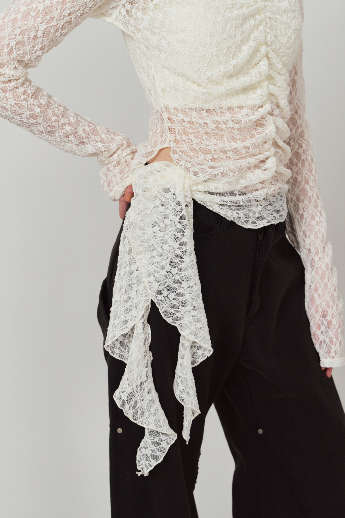lace gathered top/white