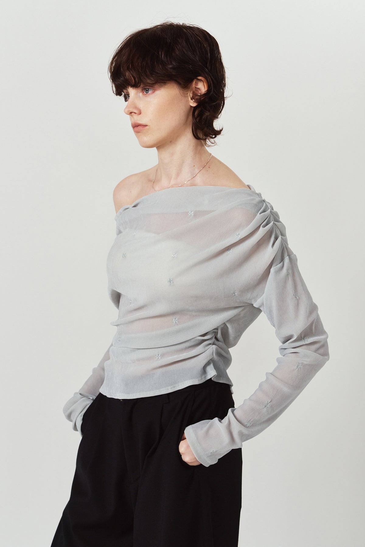 off shoulder velour top/blue