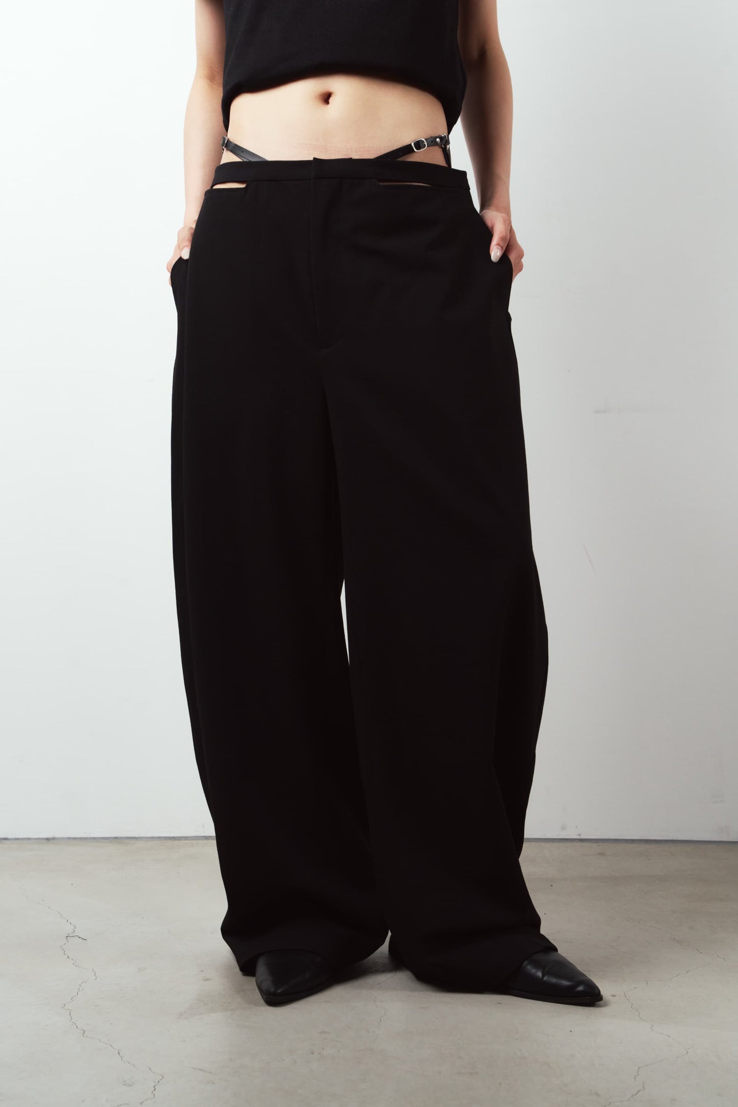 spaghetti pants/black