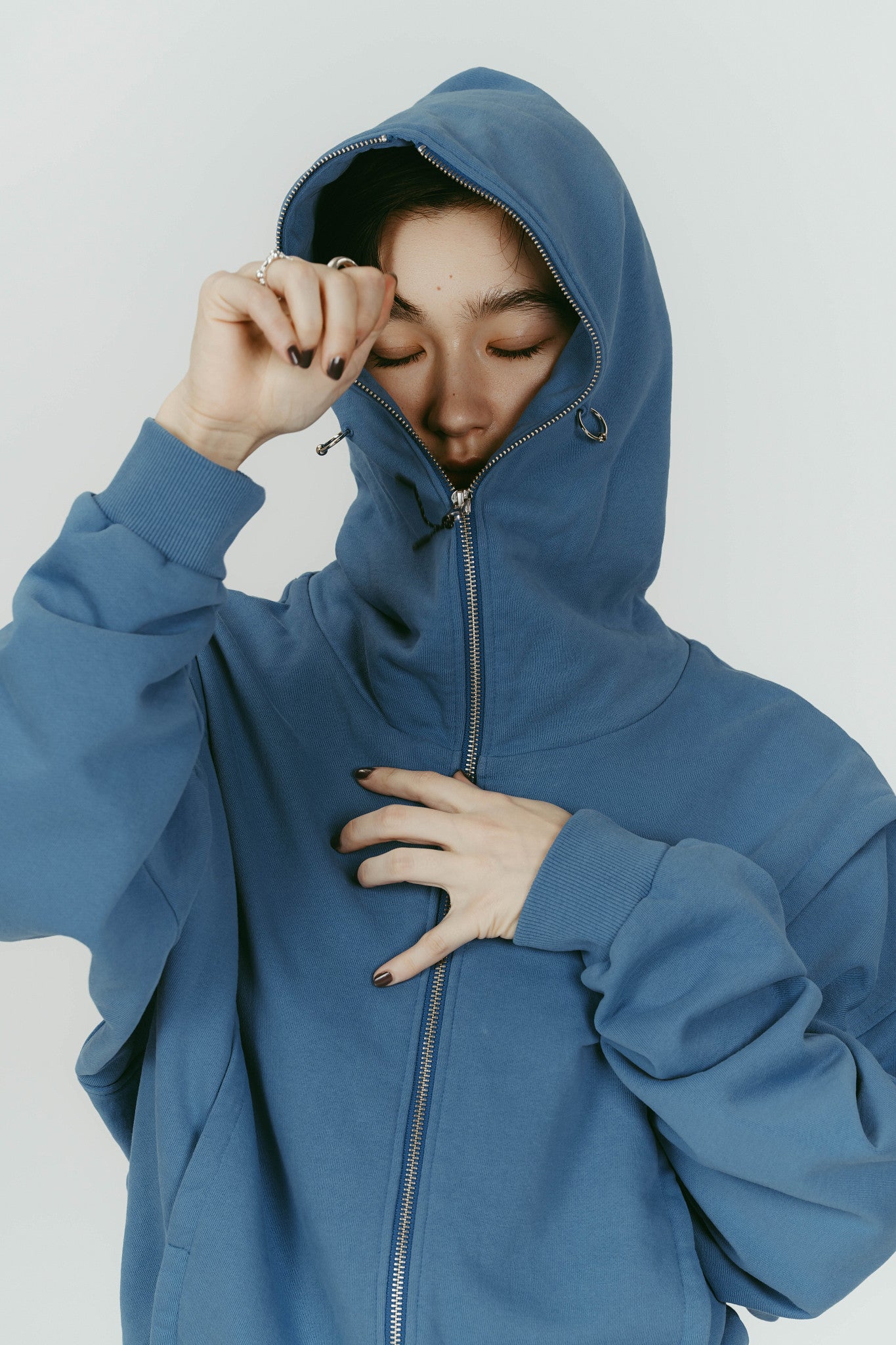 pierced hooded sweatshirt/blue