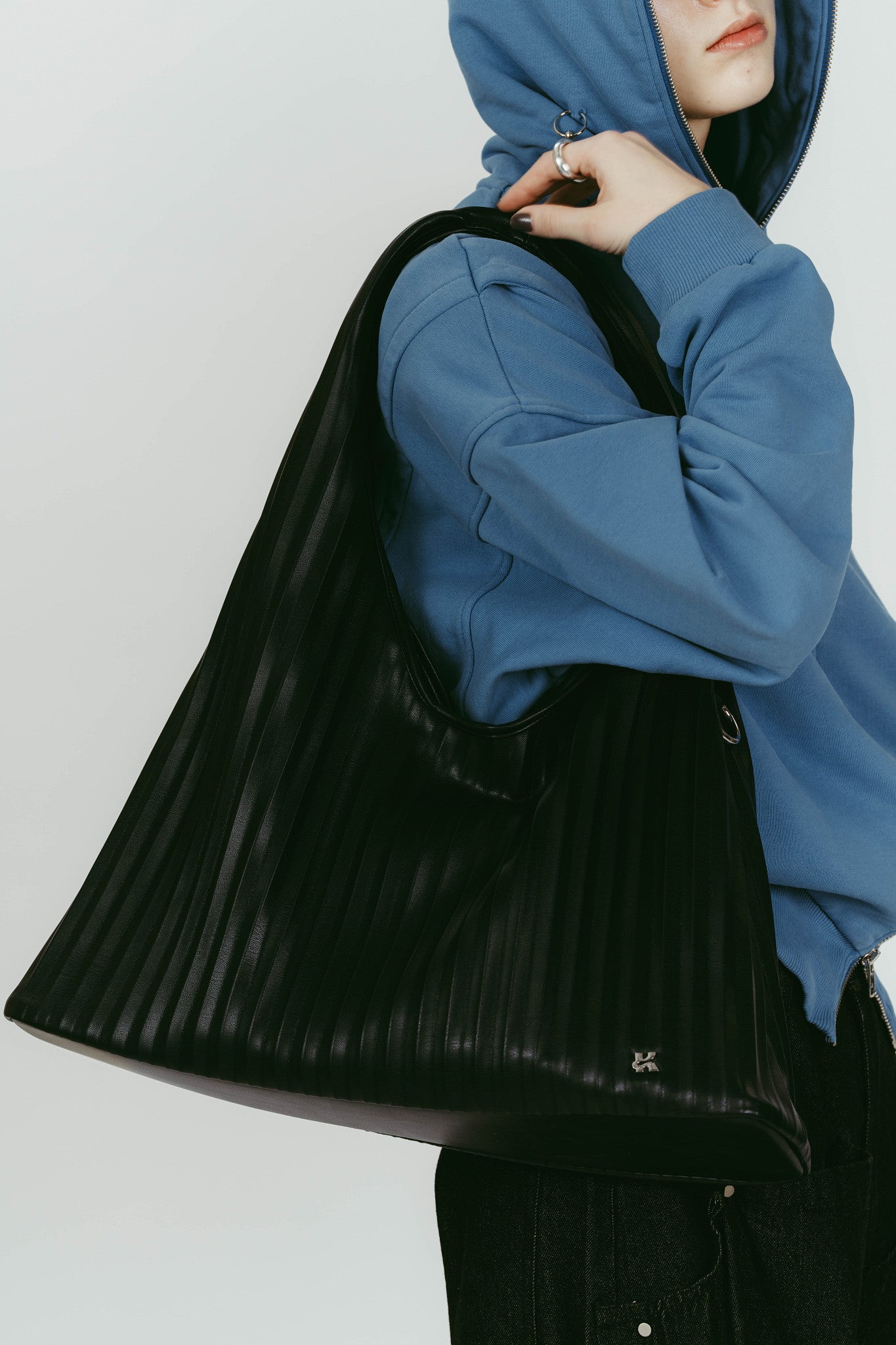 leather pleats bag/black