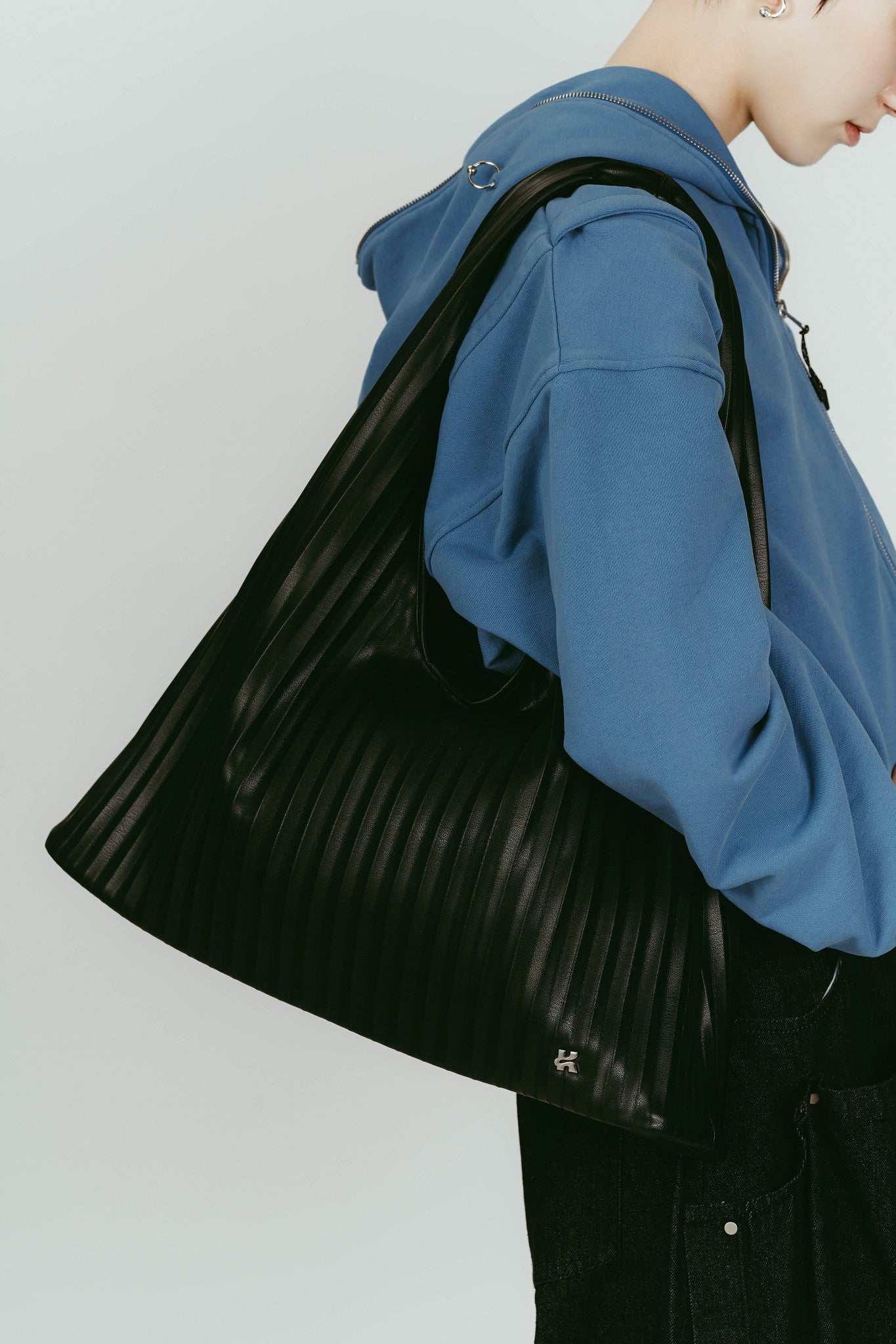 leather pleats bag/black