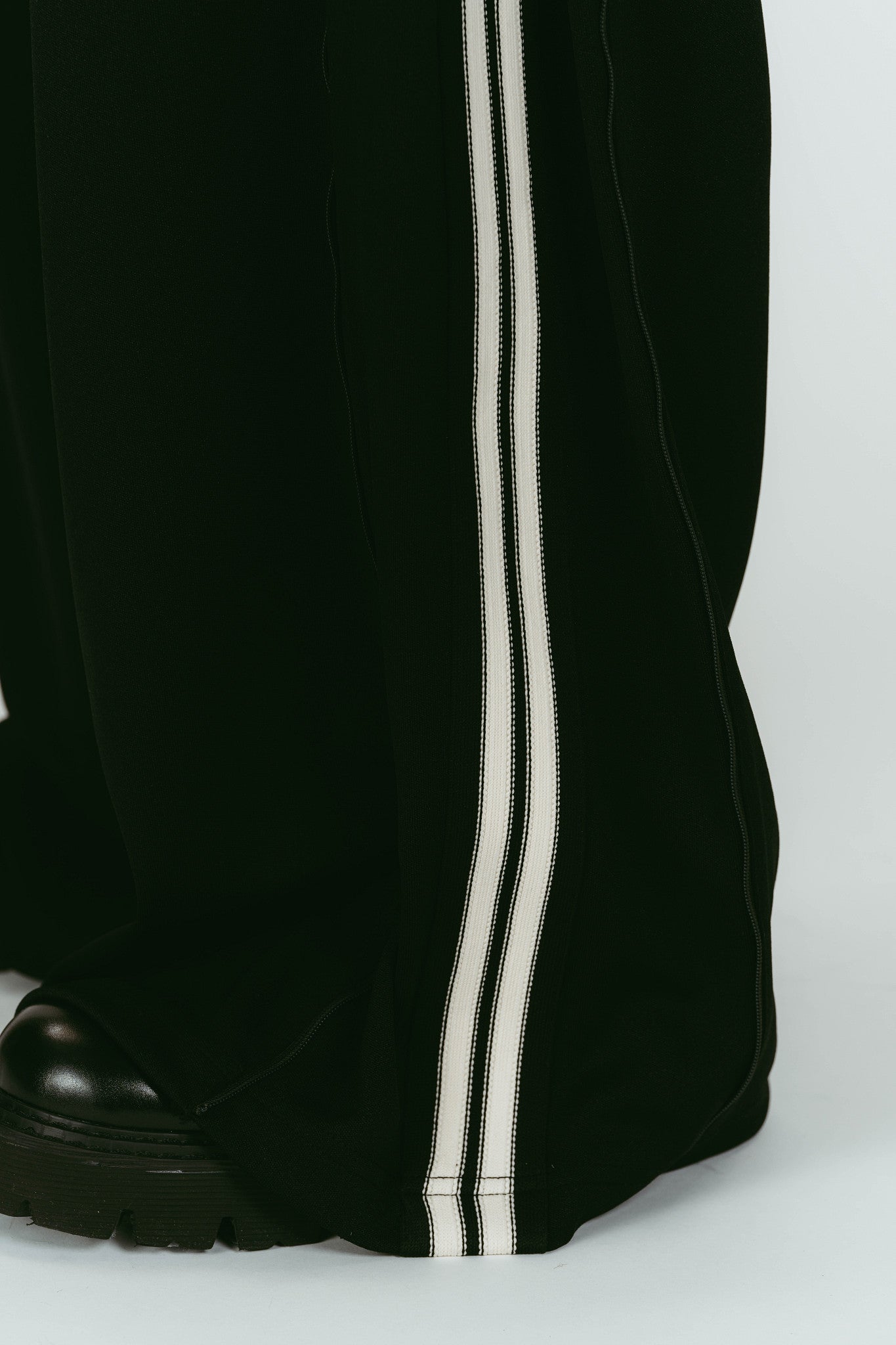 zip-up track pants(unisex)/black