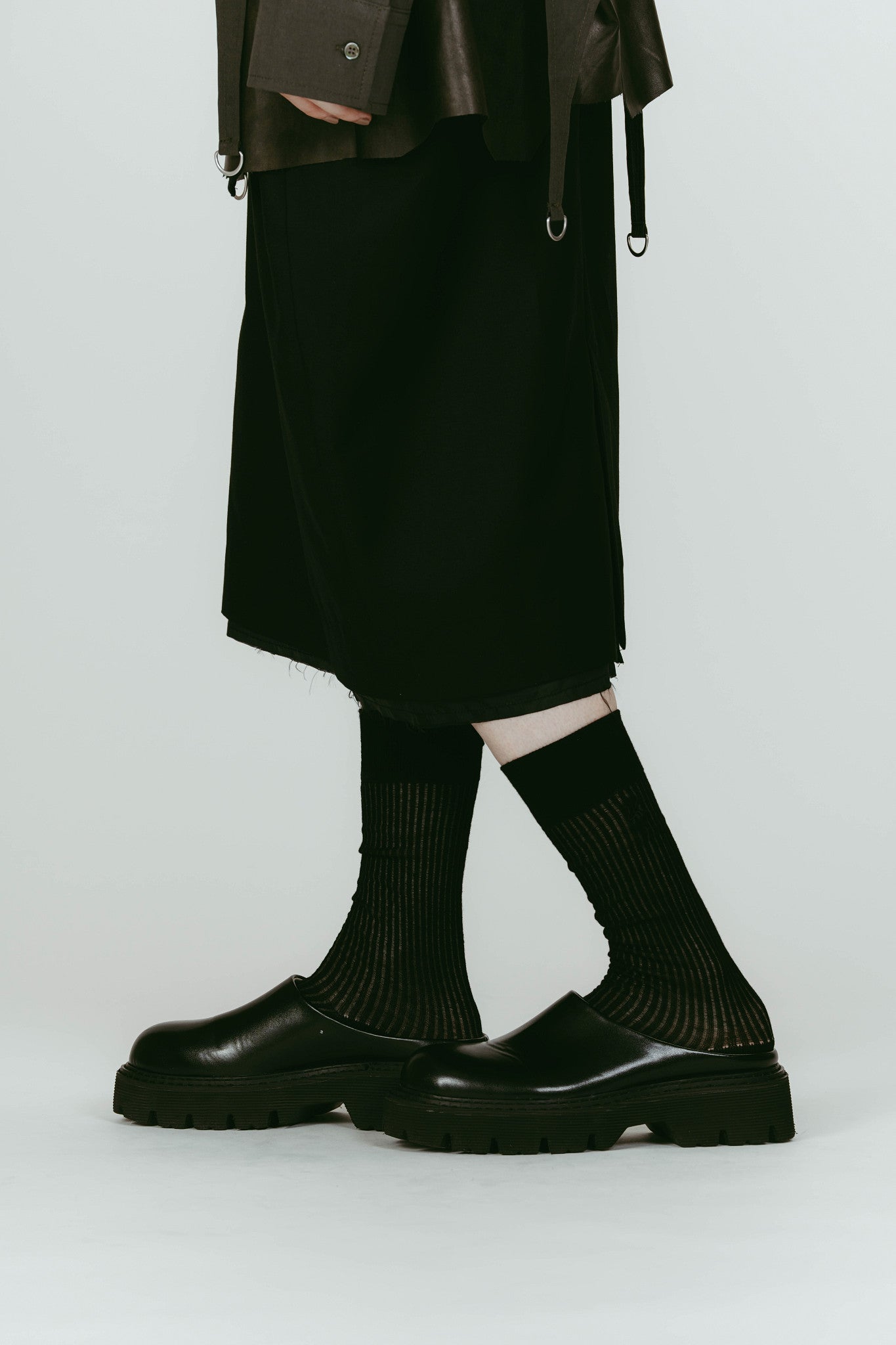 round toe sabot sandals/black