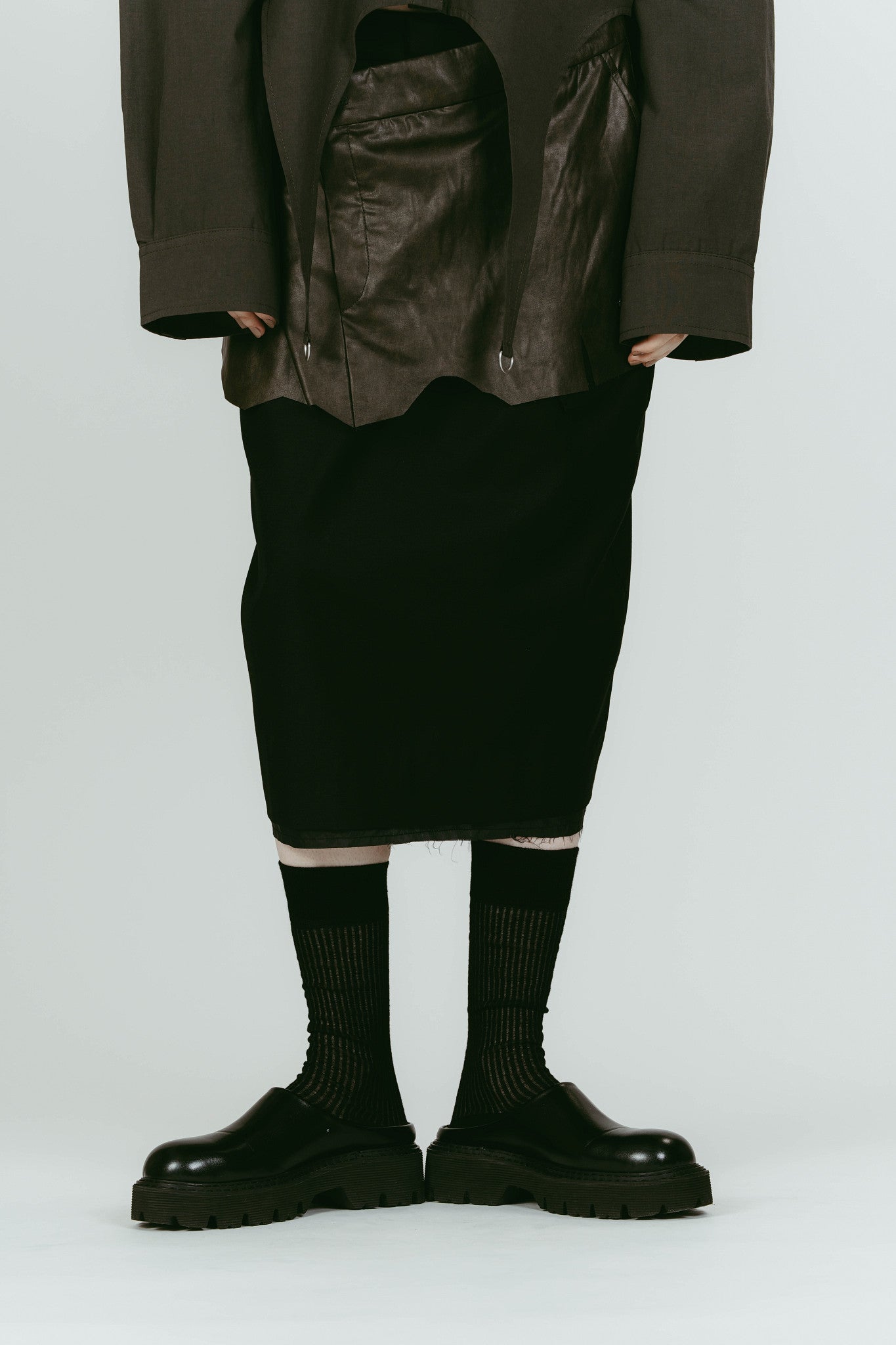 round toe sabot sandals/black