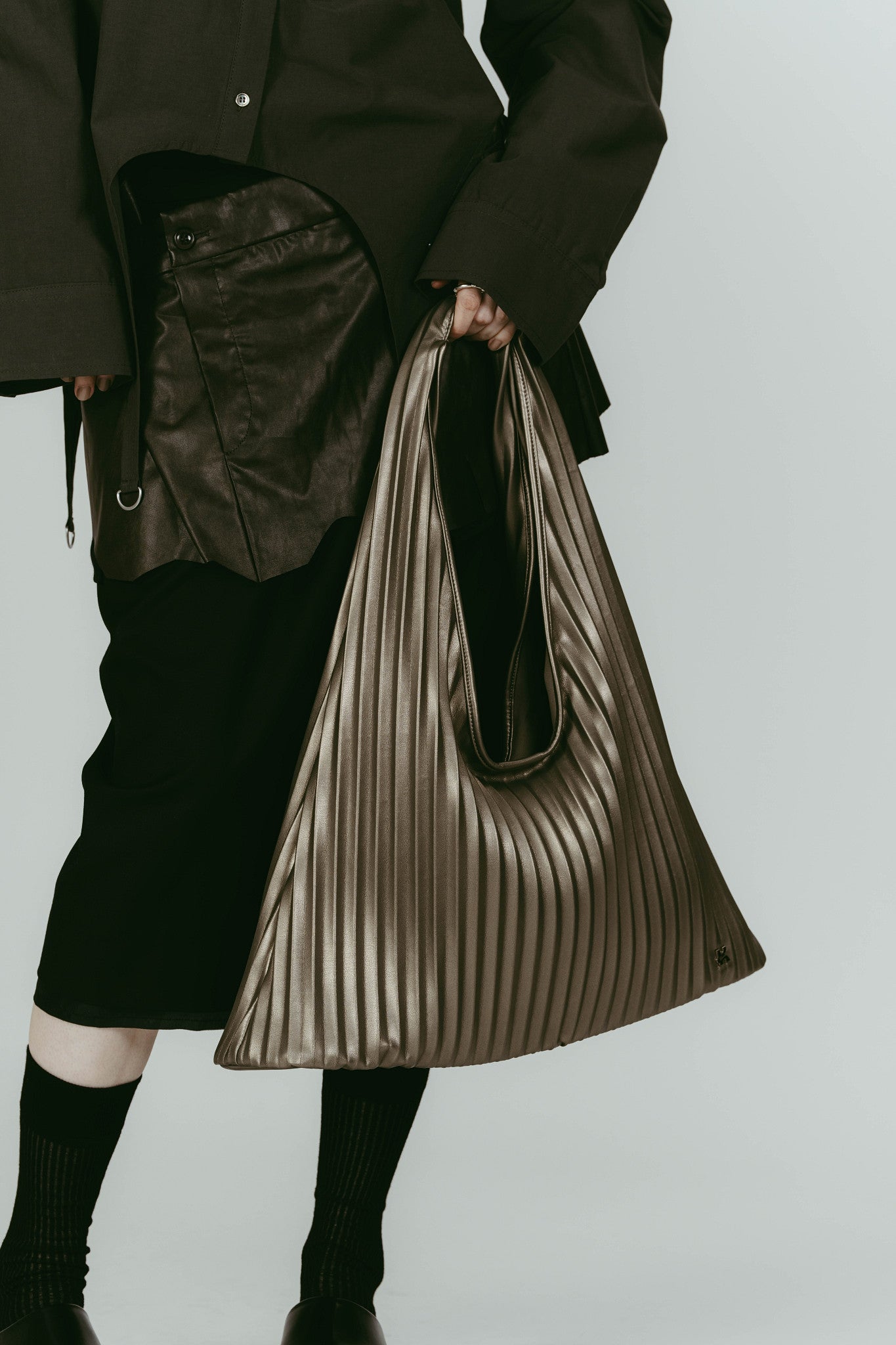 leather pleats bag/silver