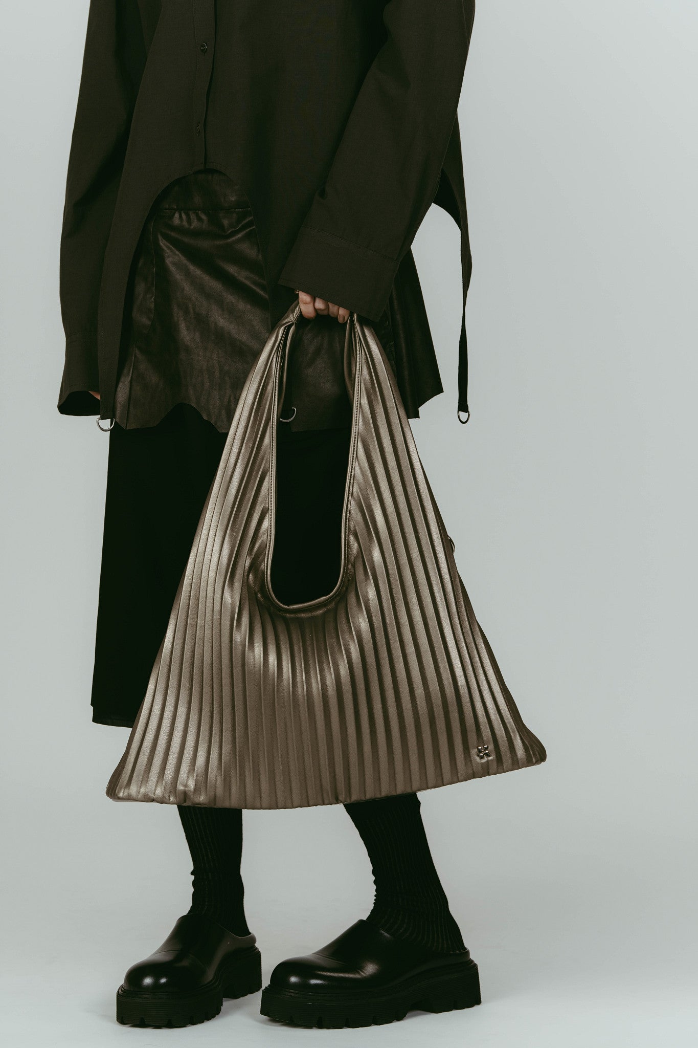 leather pleats bag/silver
