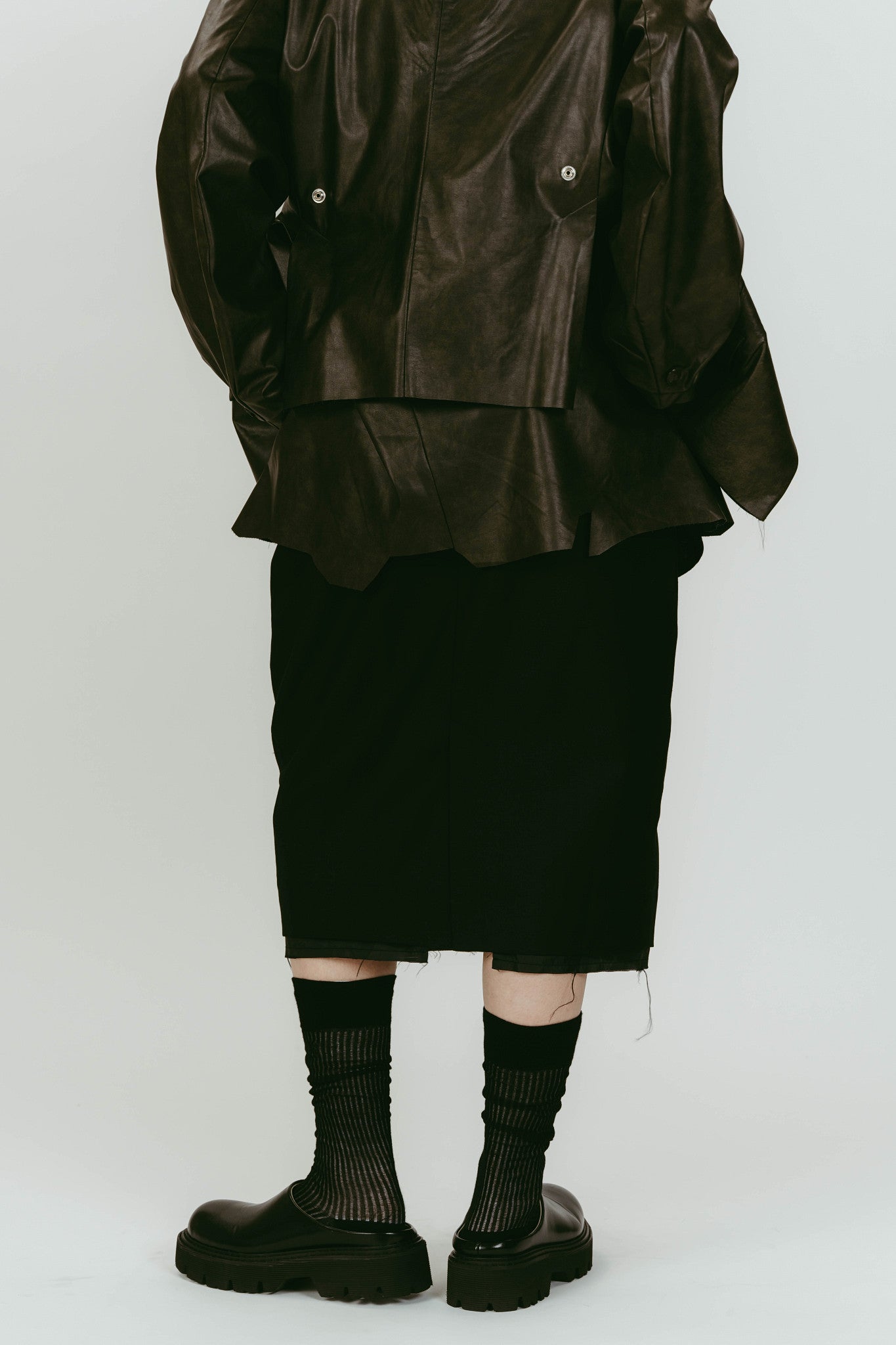 cut layered mid length skirt/leatherblack