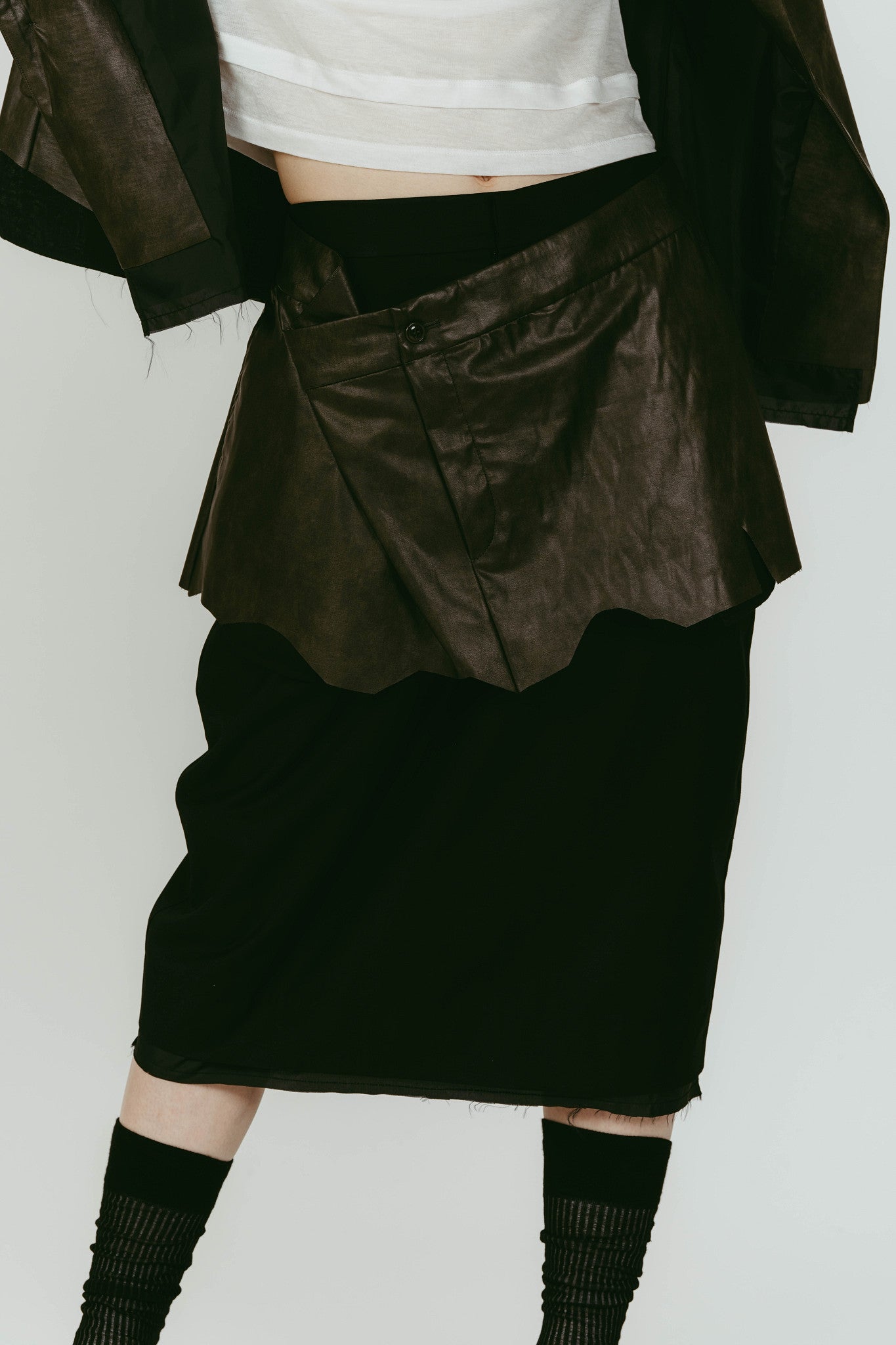 cut layered mid length skirt/leatherblack