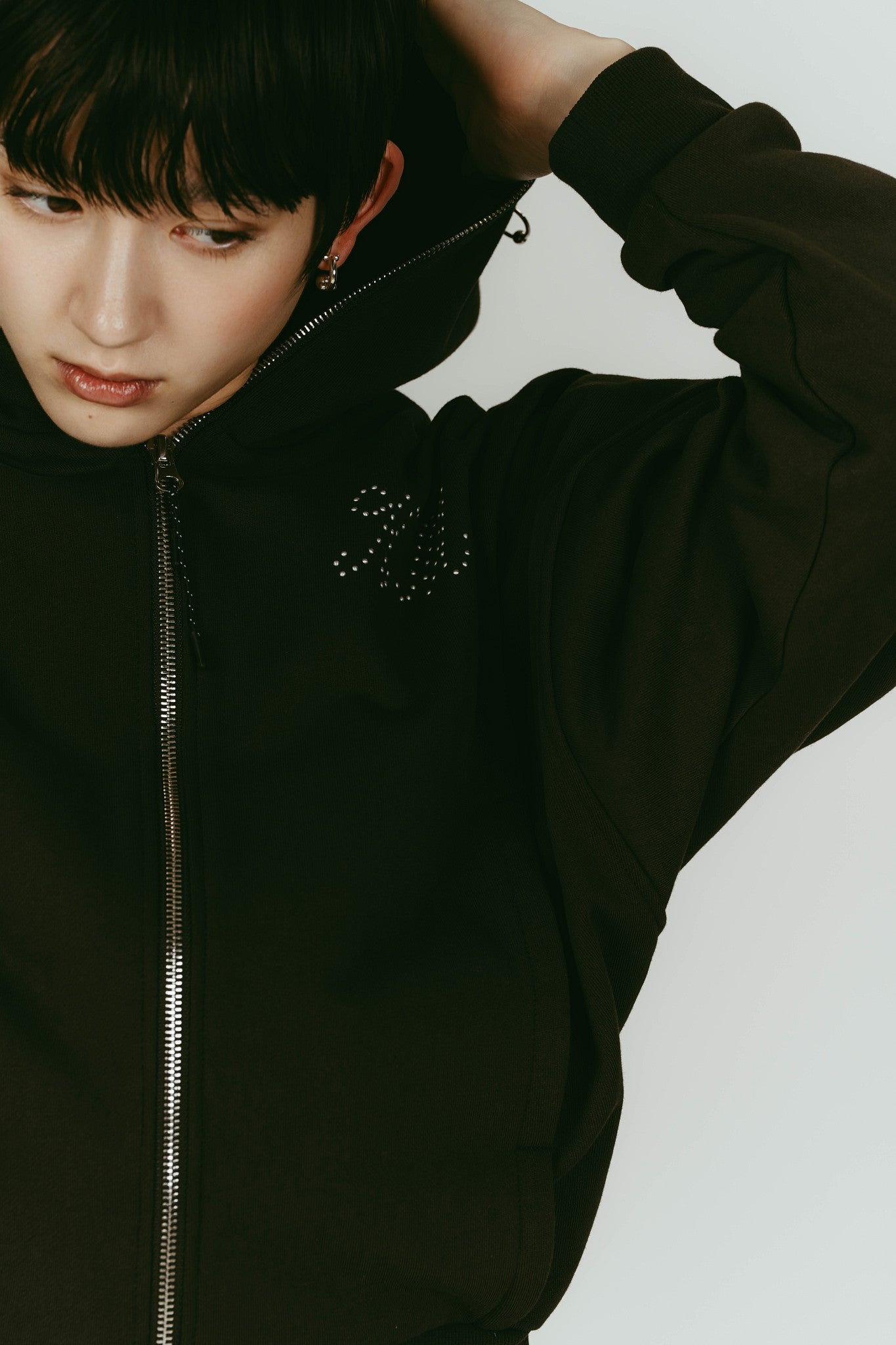 pierced hooded sweatshirt/charcoal