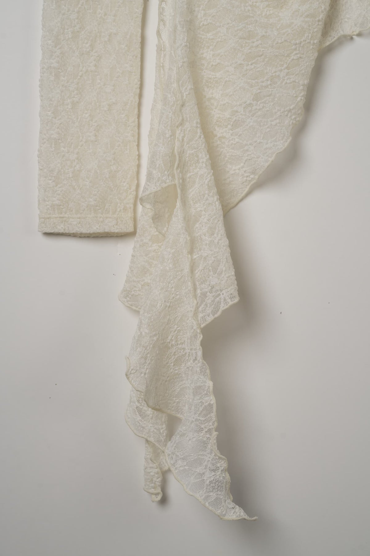 lace gathered top/white