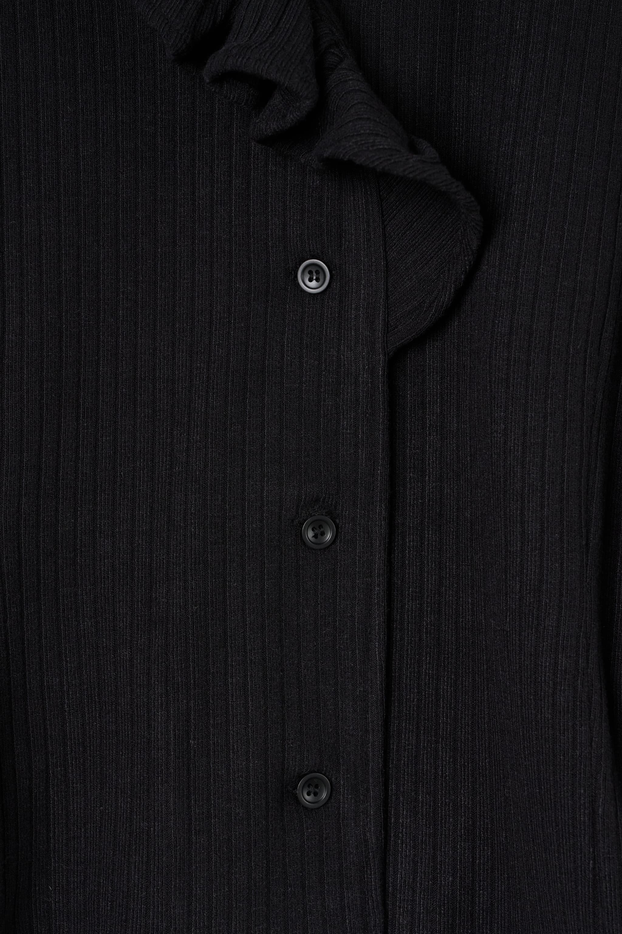 drop shoulder frill knit/black | KNUTH MARF