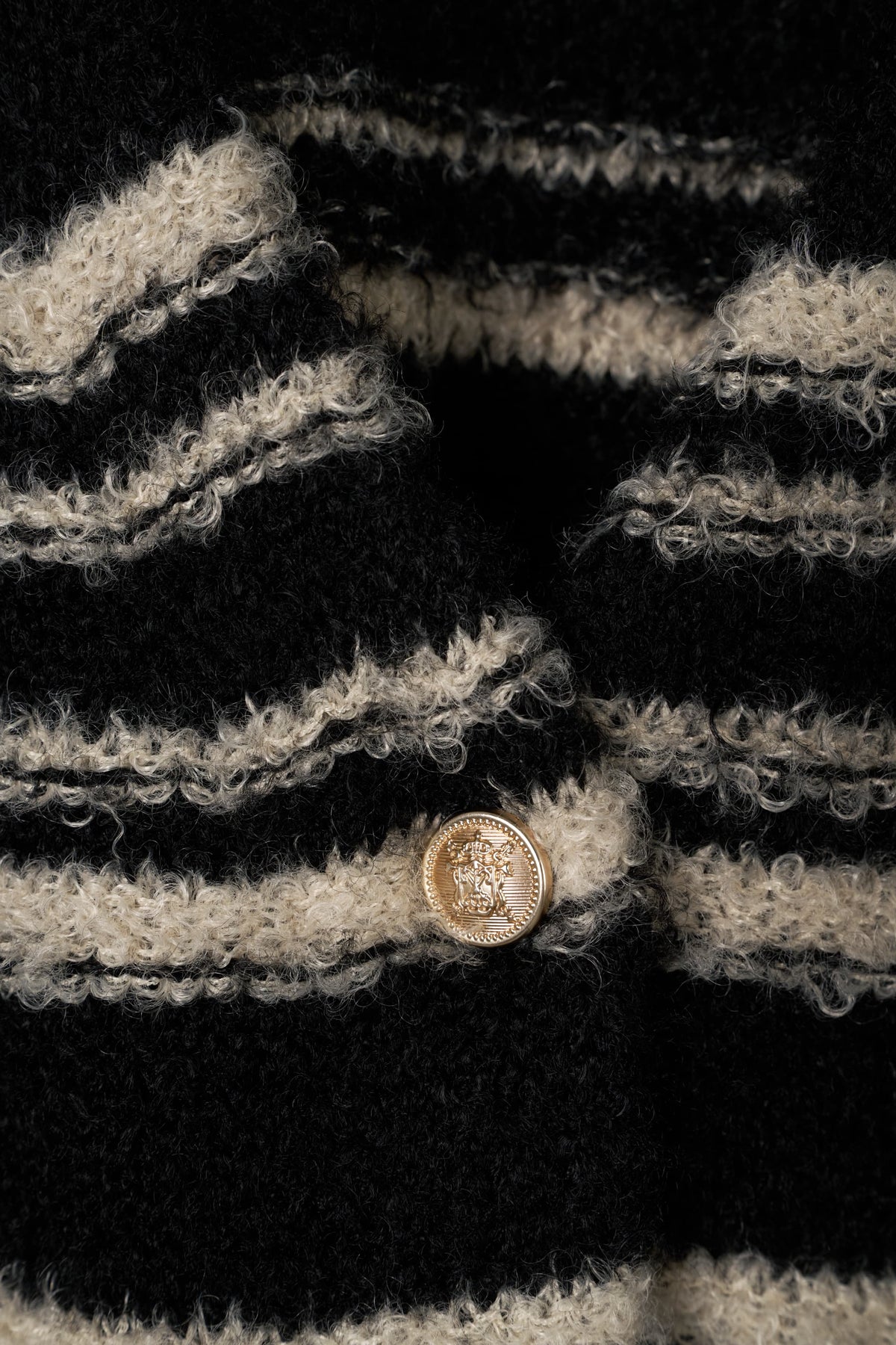 gold button trad cardigan/black