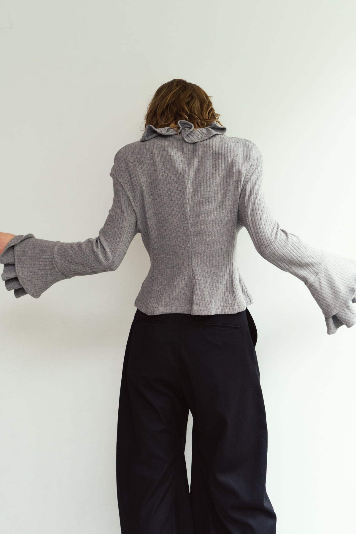 drop shoulder frill knit/gray