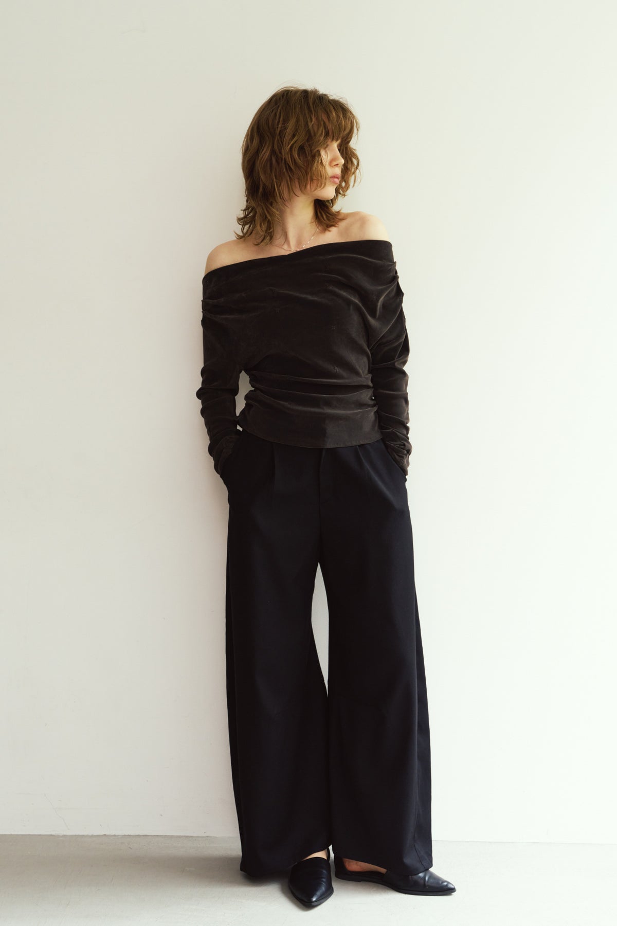 off shoulder velour top/charcoal