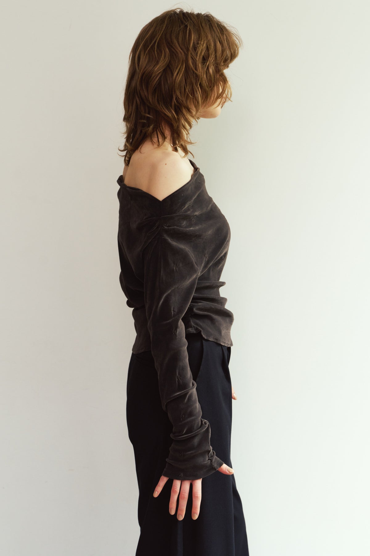 off shoulder velour top/charcoal