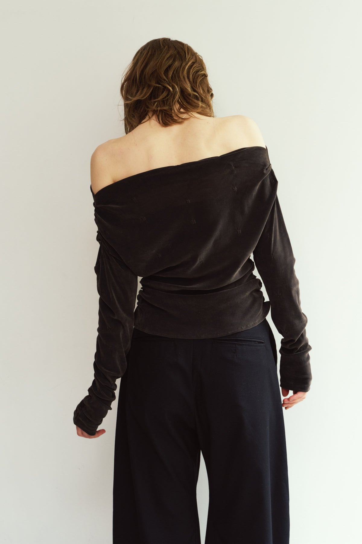 off shoulder velour top/charcoal