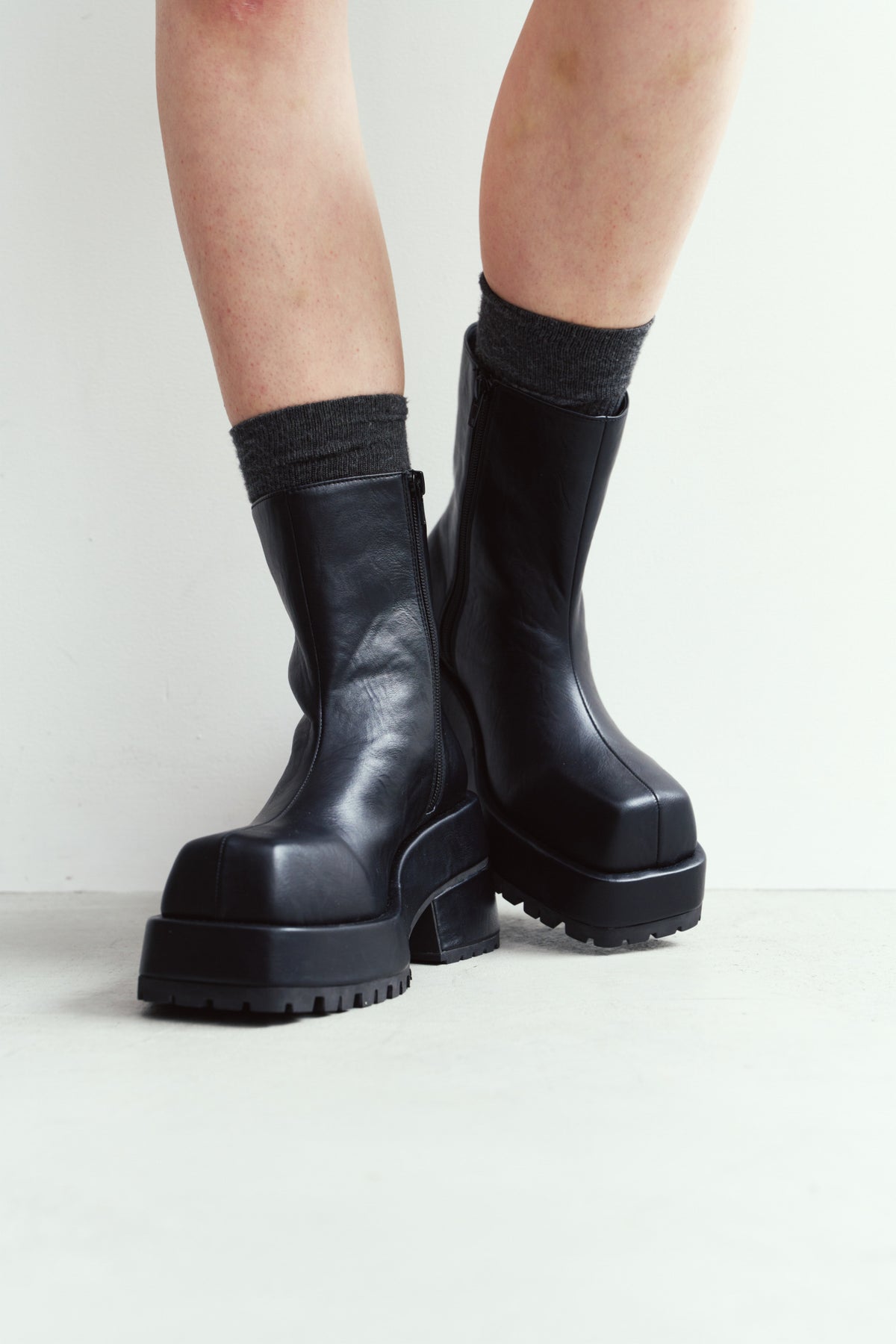 volume square boots/2color