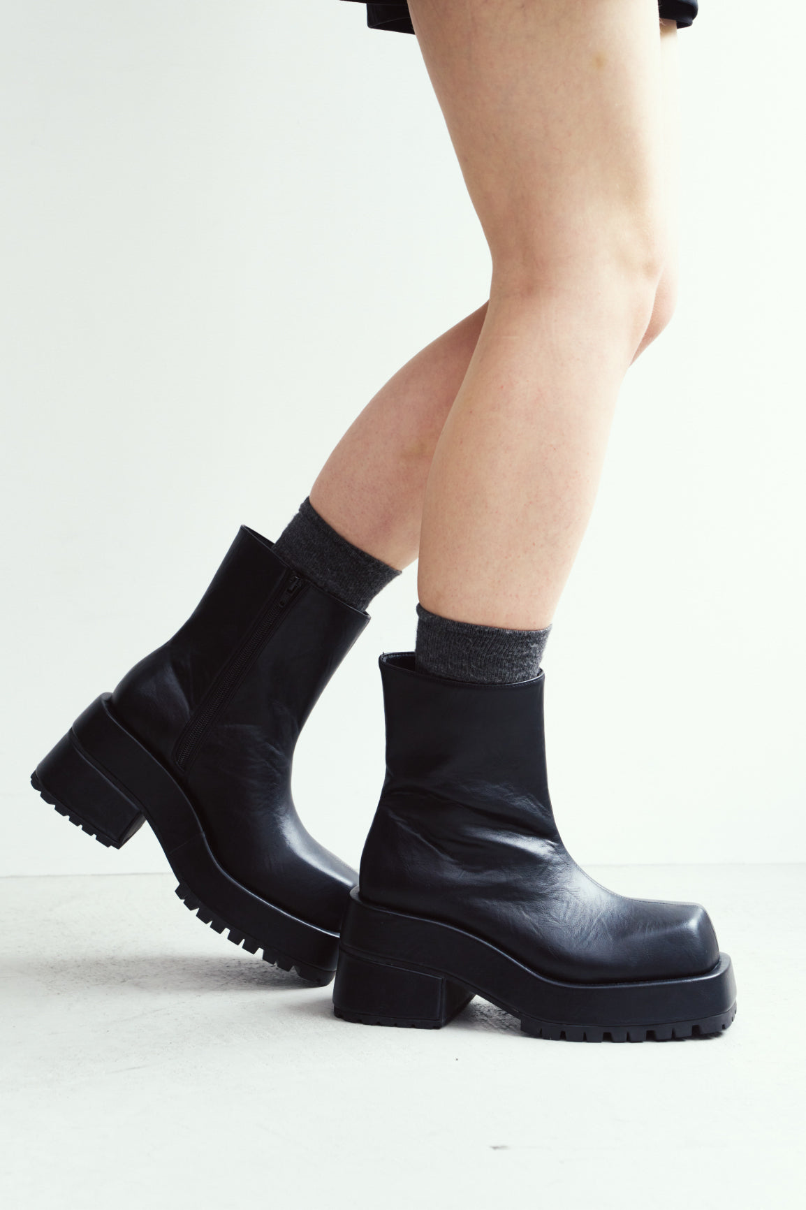 volume square boots/2color