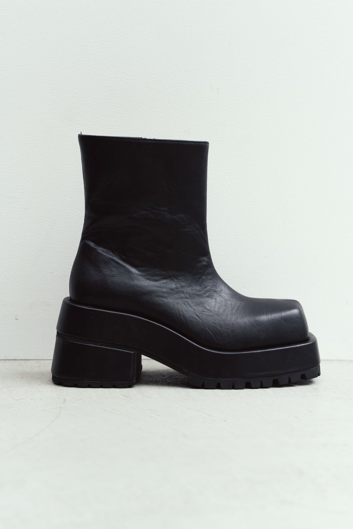 volume square boots/2color