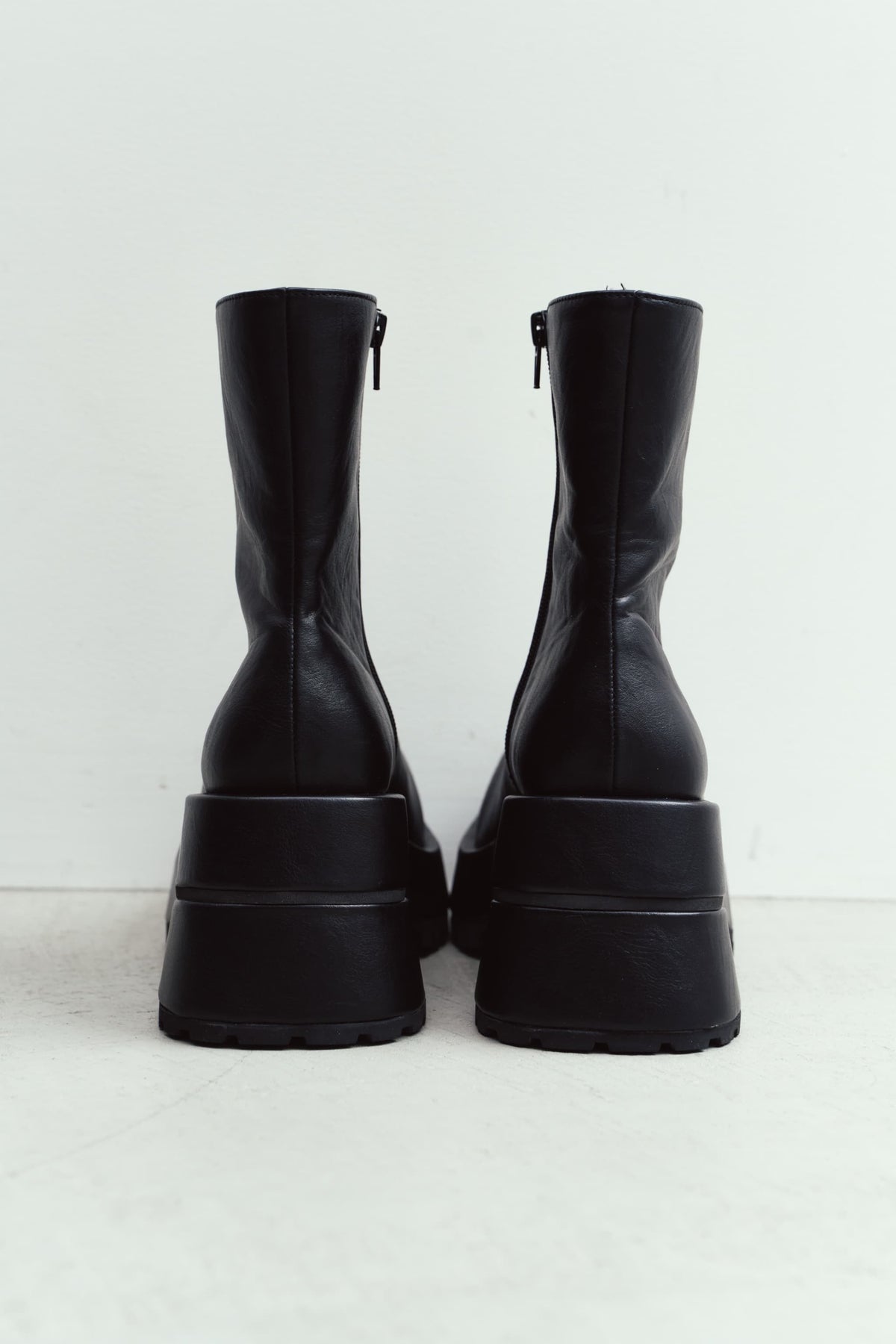 volume square boots/2color