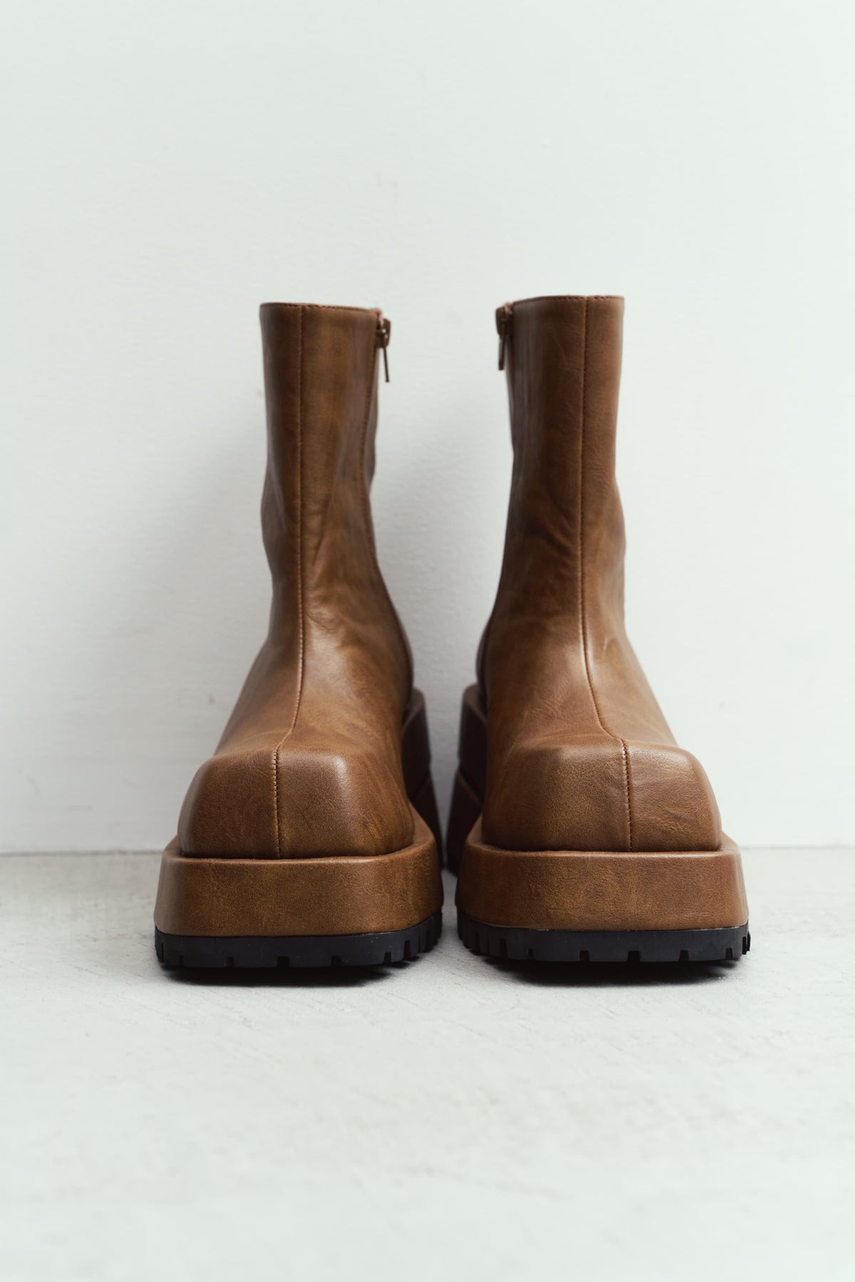 volume square boots/2color