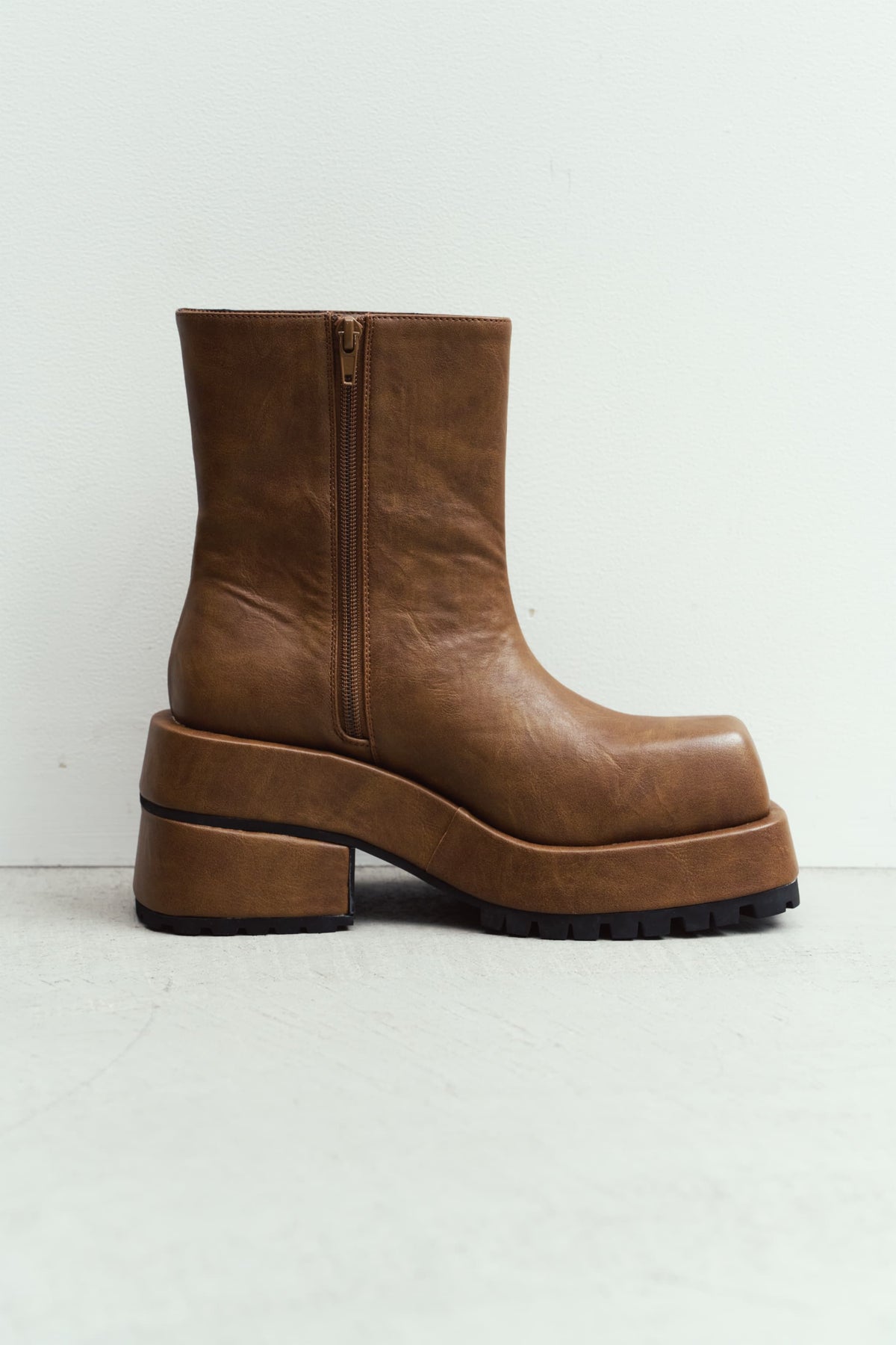 volume square boots/2color
