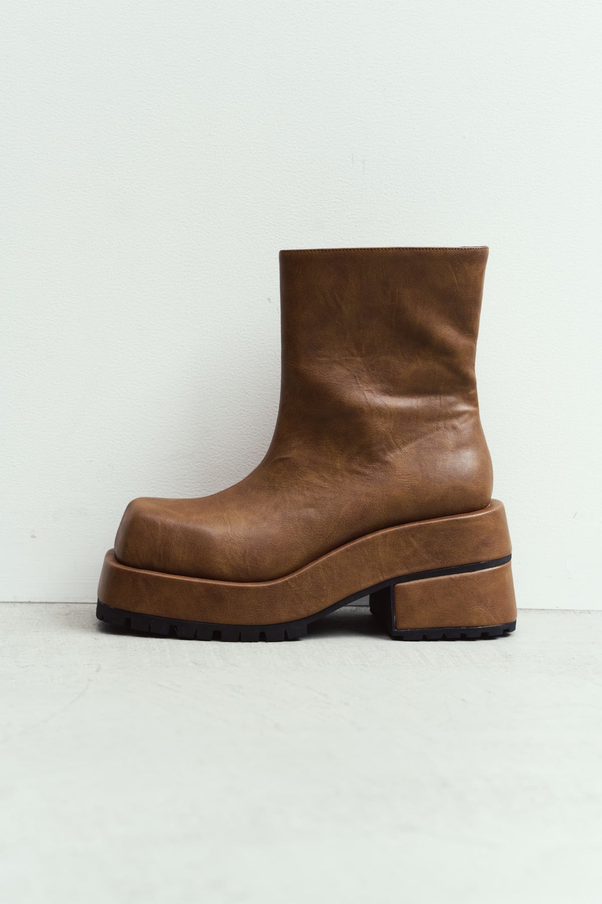volume square boots/2color