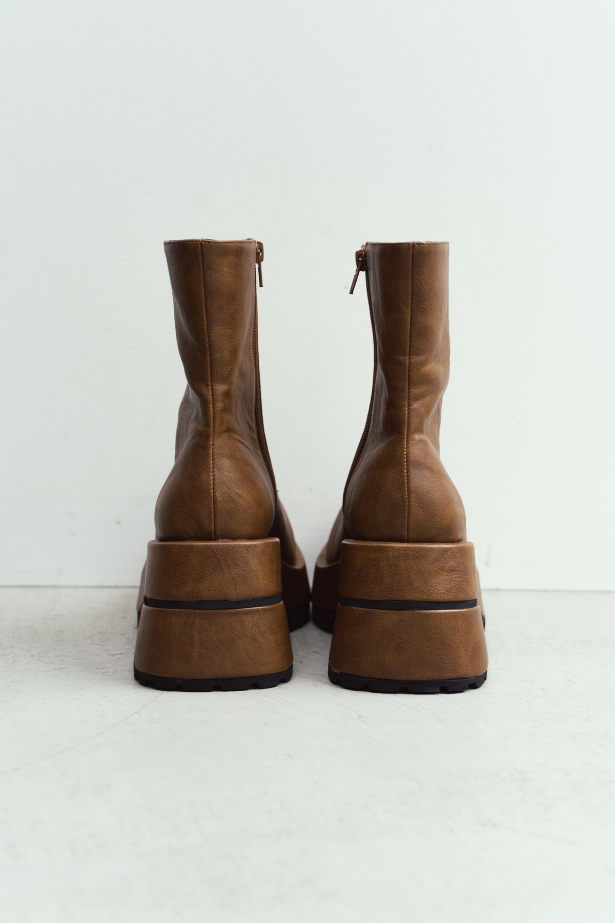 volume square boots/2color