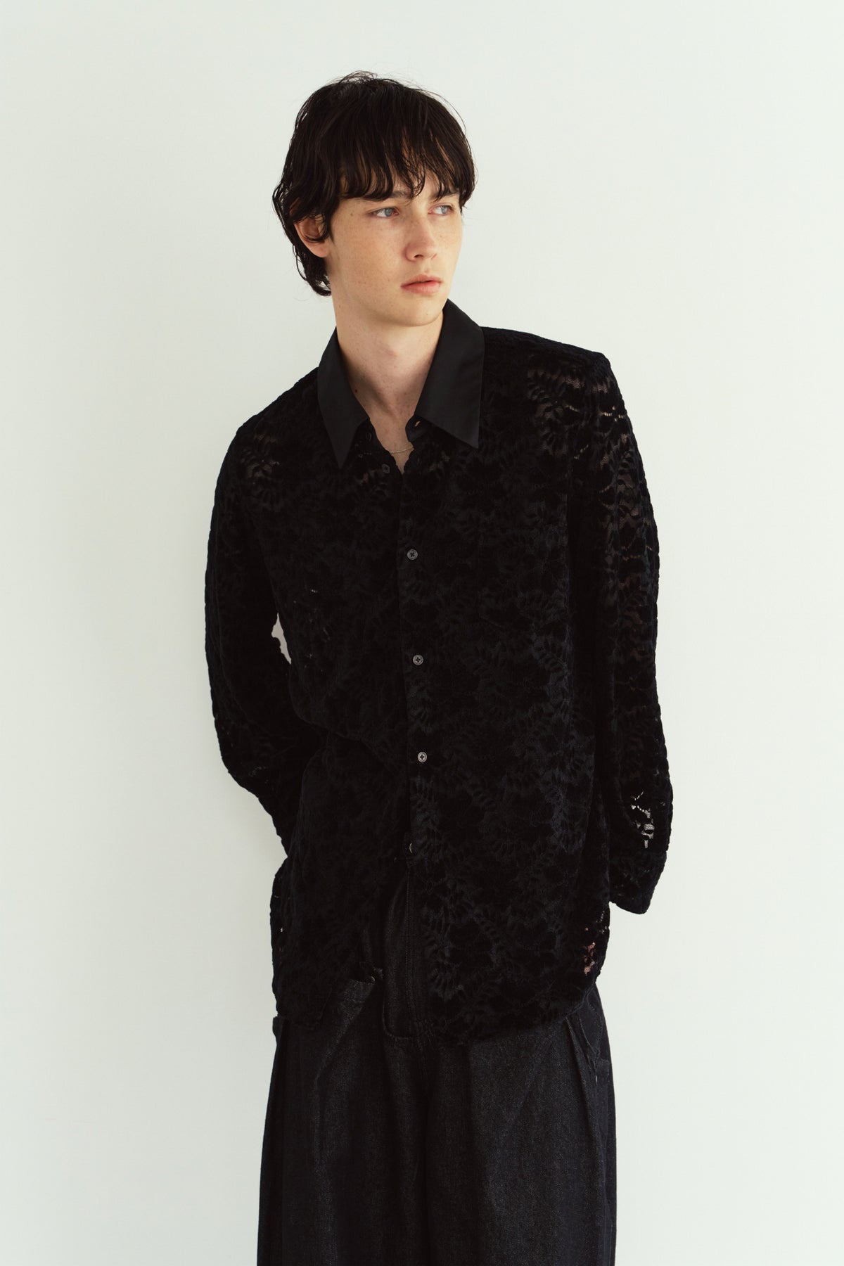 over lace shirt/black