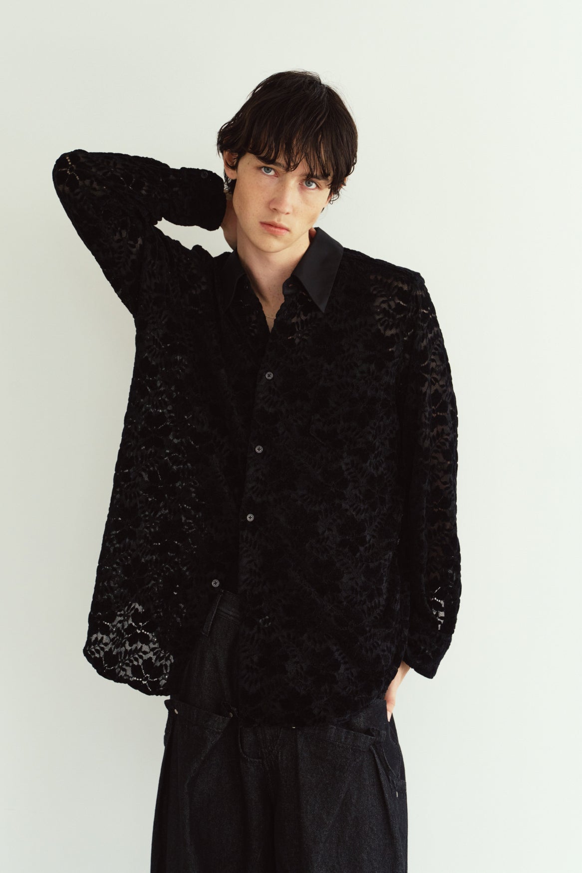 over lace shirt/black
