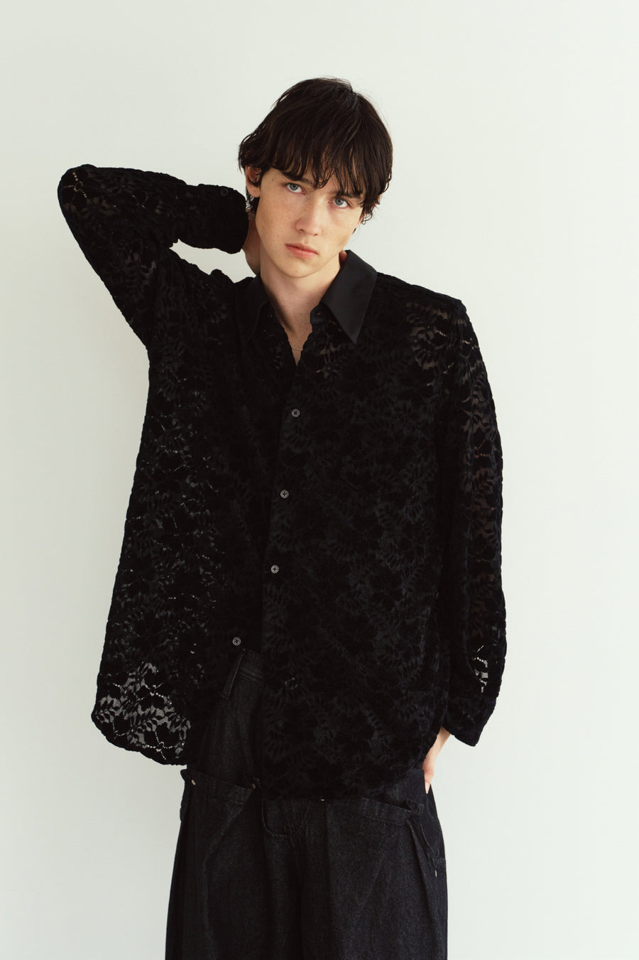 over lace shirt/black