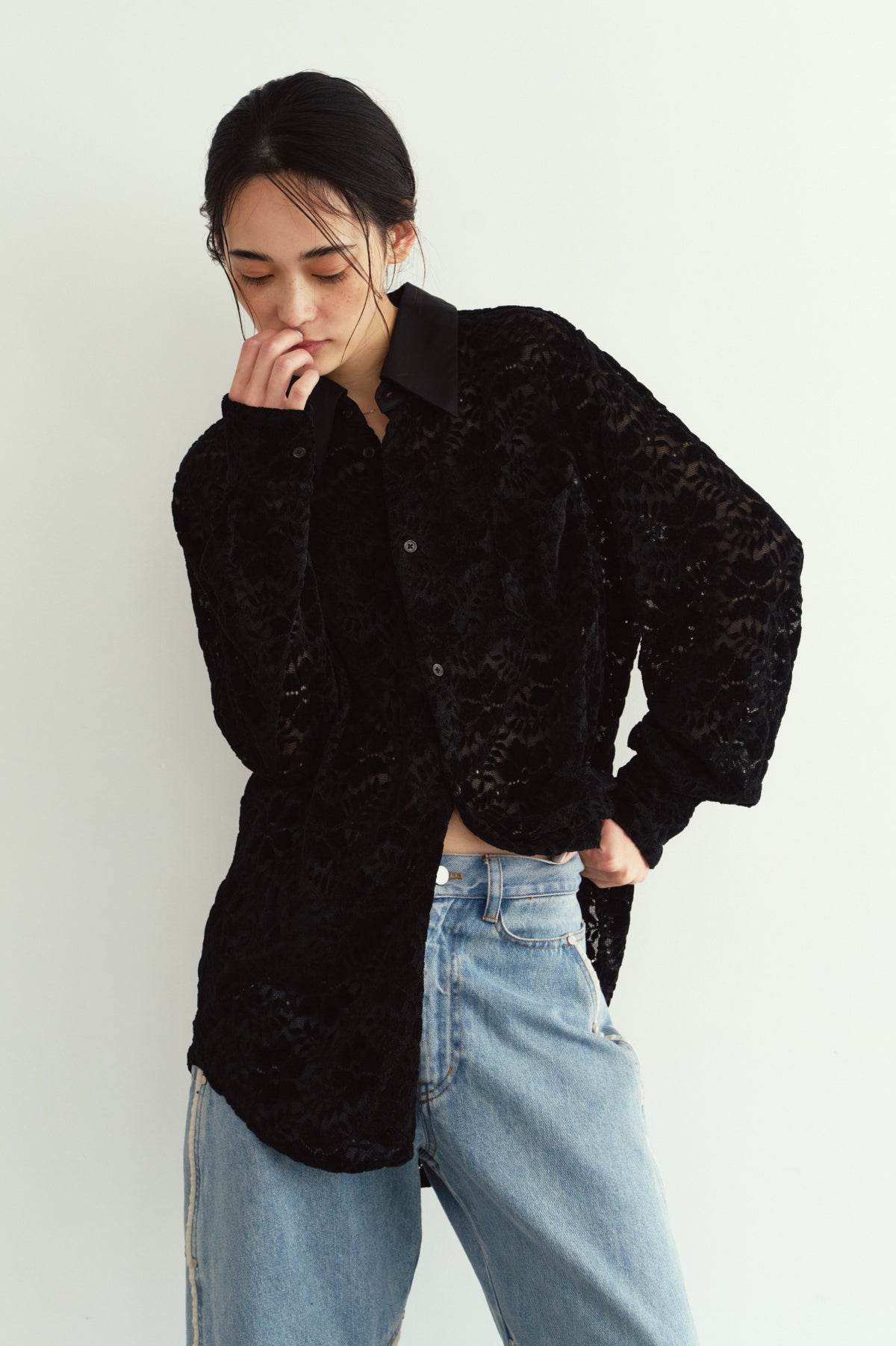 over lace shirt/black