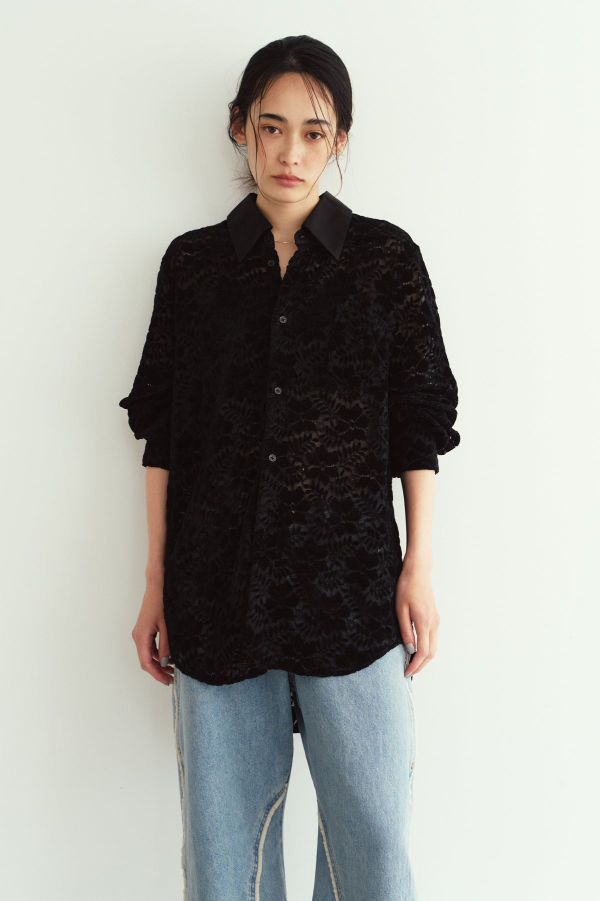 over lace shirt/black