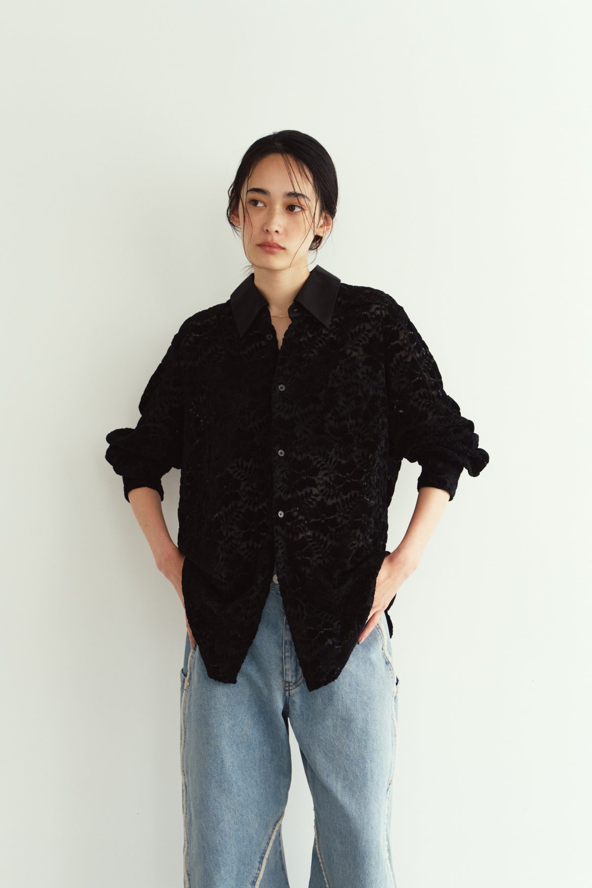 over lace shirt/black