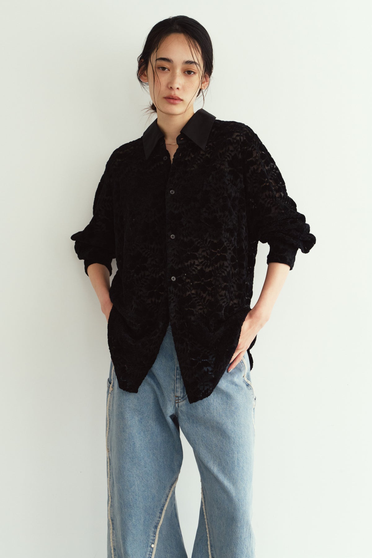 over lace shirt/black
