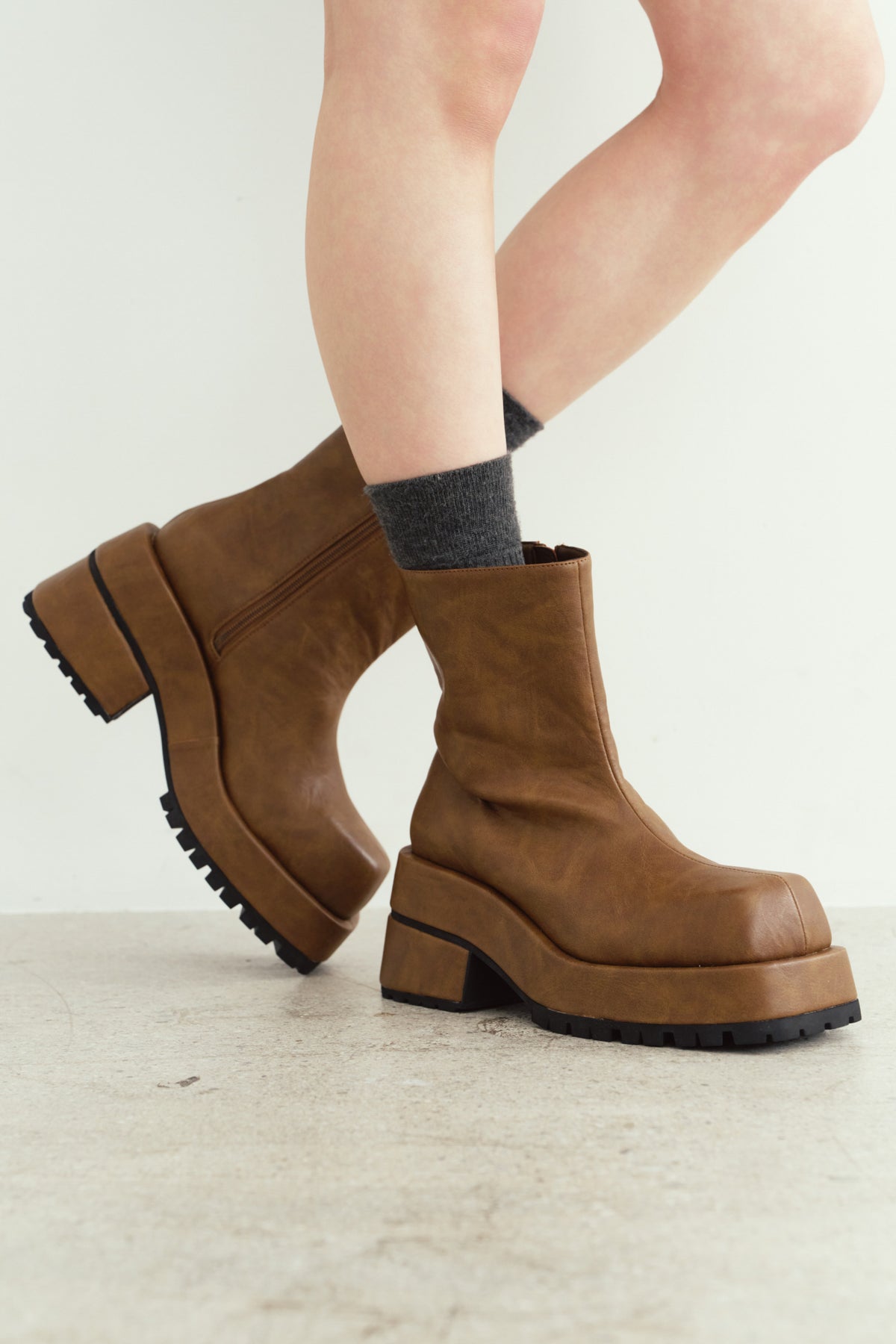 volume square boots/2color