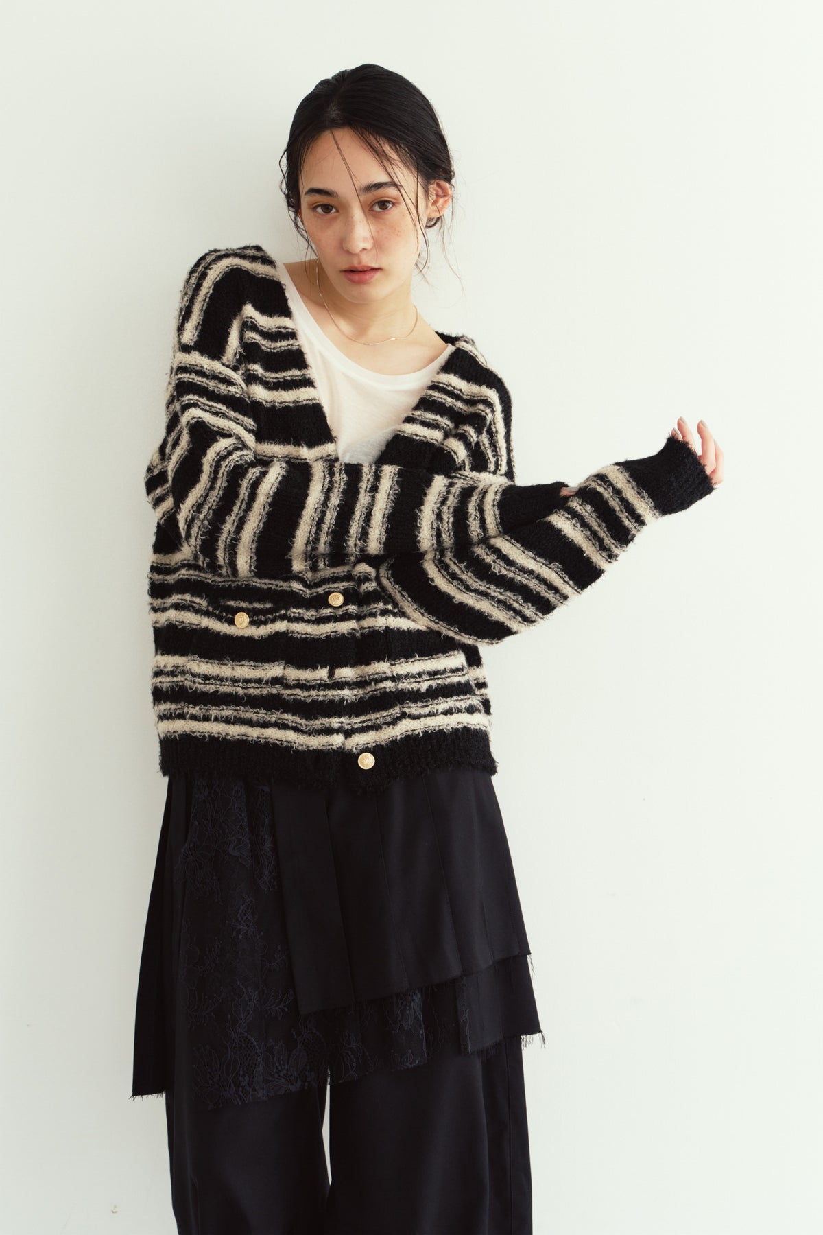 gold button trad cardigan/black