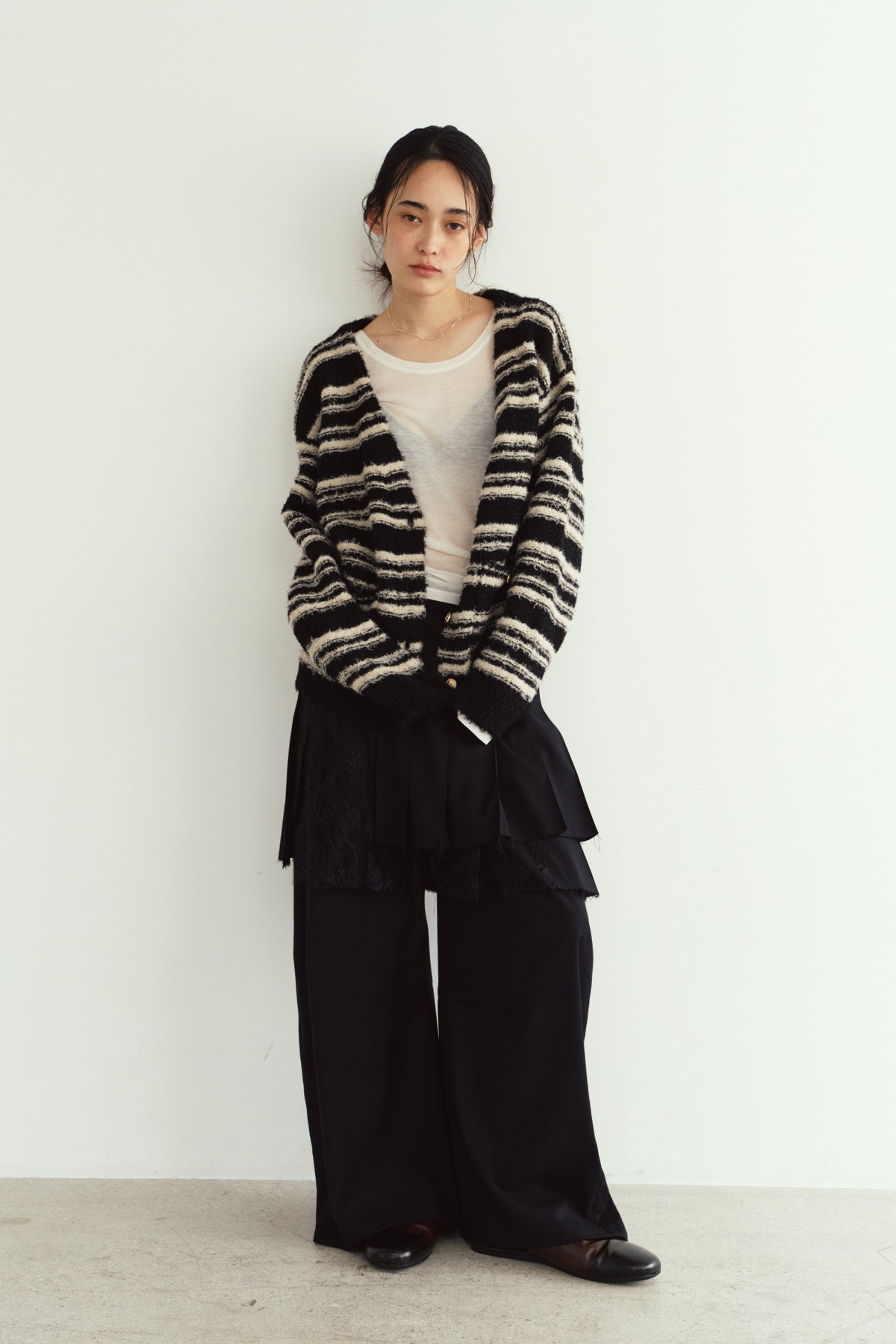 gold button trad cardigan/black