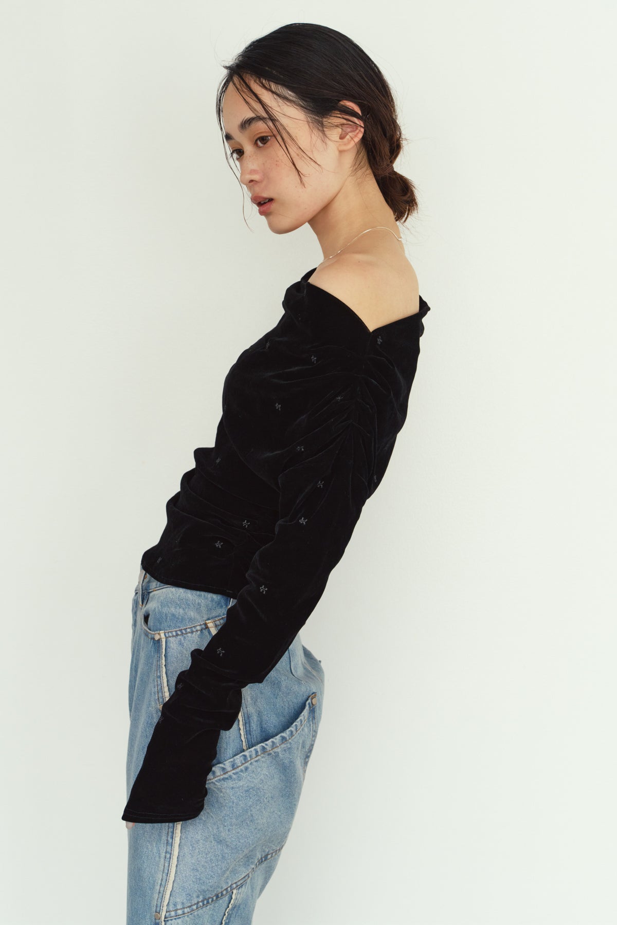 off shoulder velour top/black